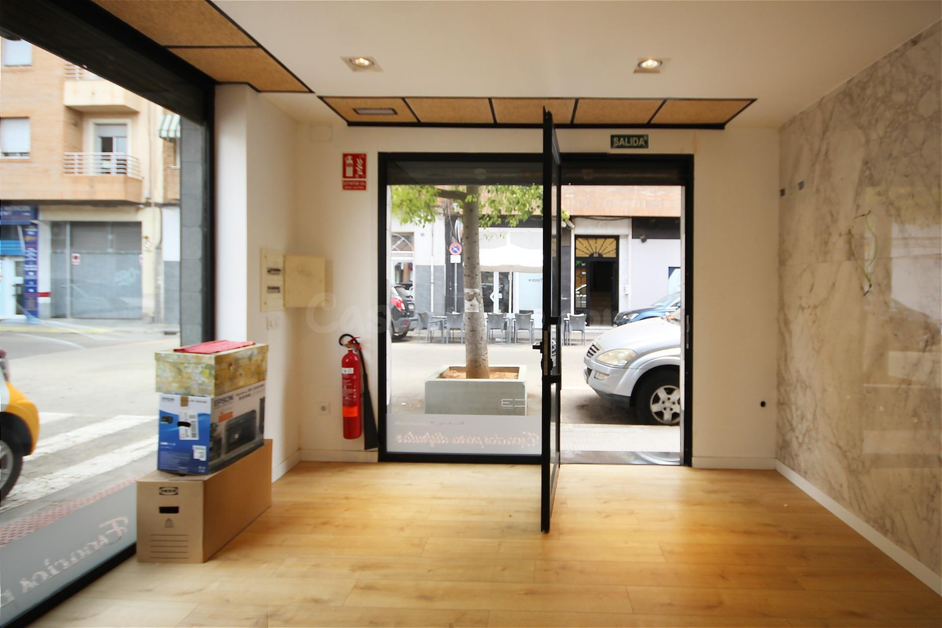 LOCAL COMERCIAL CON GRAN POTENCIAL DE INVERSIÓN Y POSIBILIDA