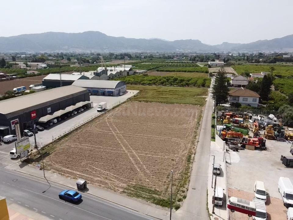¡Oportunidad única en Llano de Brujas! Terreno urbano junto 