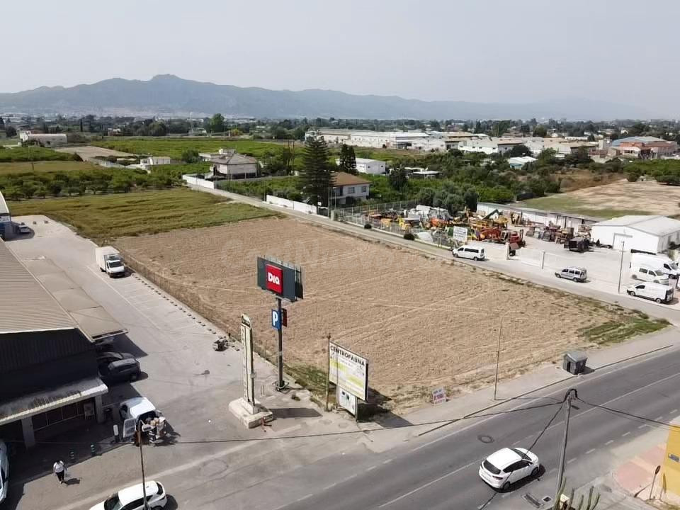 ¡Oportunidad única en Llano de Brujas! Terreno urbano junto  - foto 4