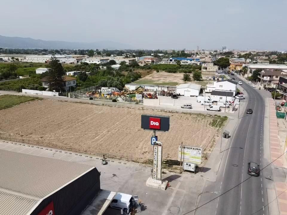 ¡Oportunidad única en Llano de Brujas! Terreno urbano junto  - foto 5
