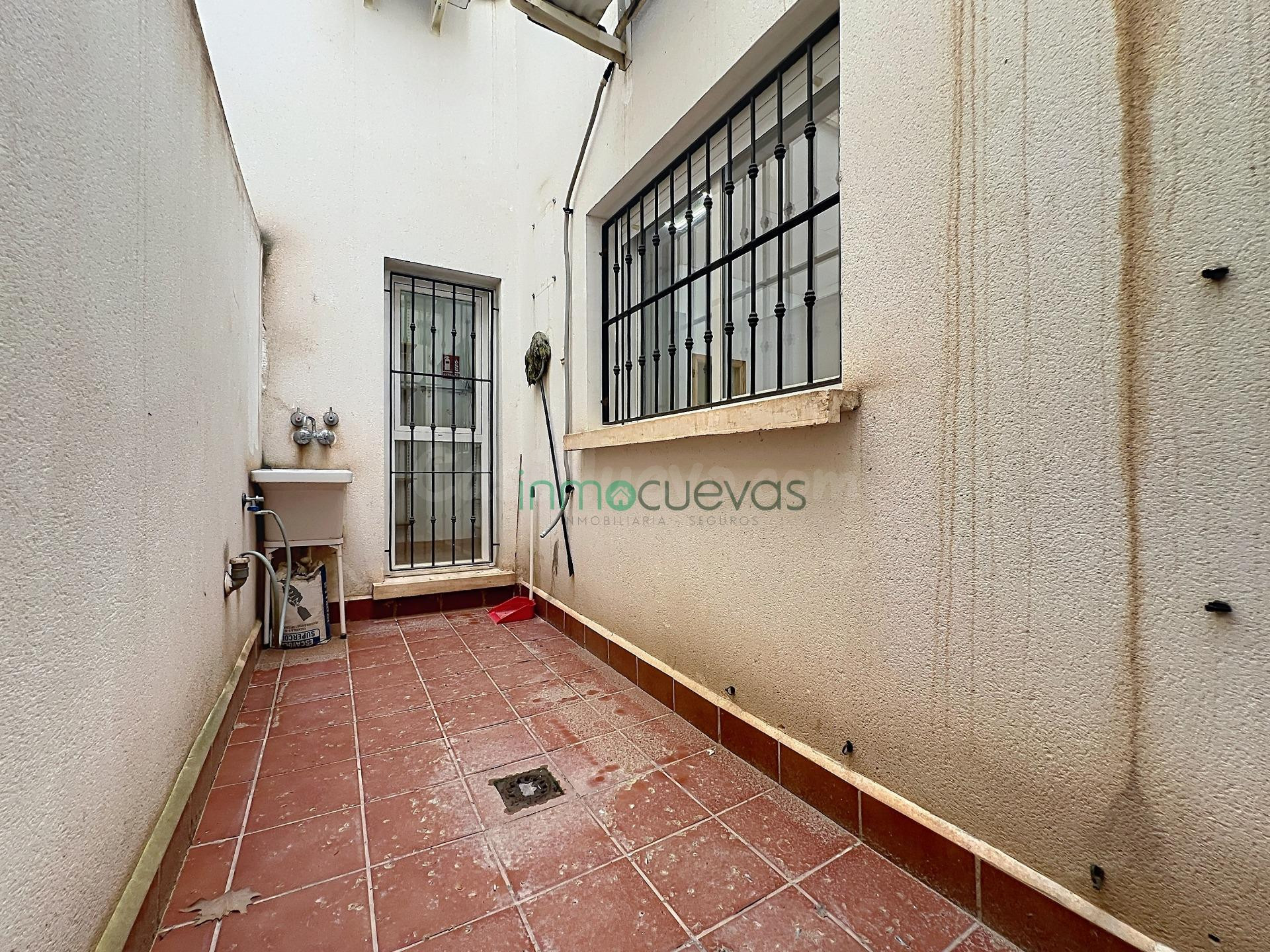 Local comercial en una de las mejores zonas de Cuevas del Al - foto 5