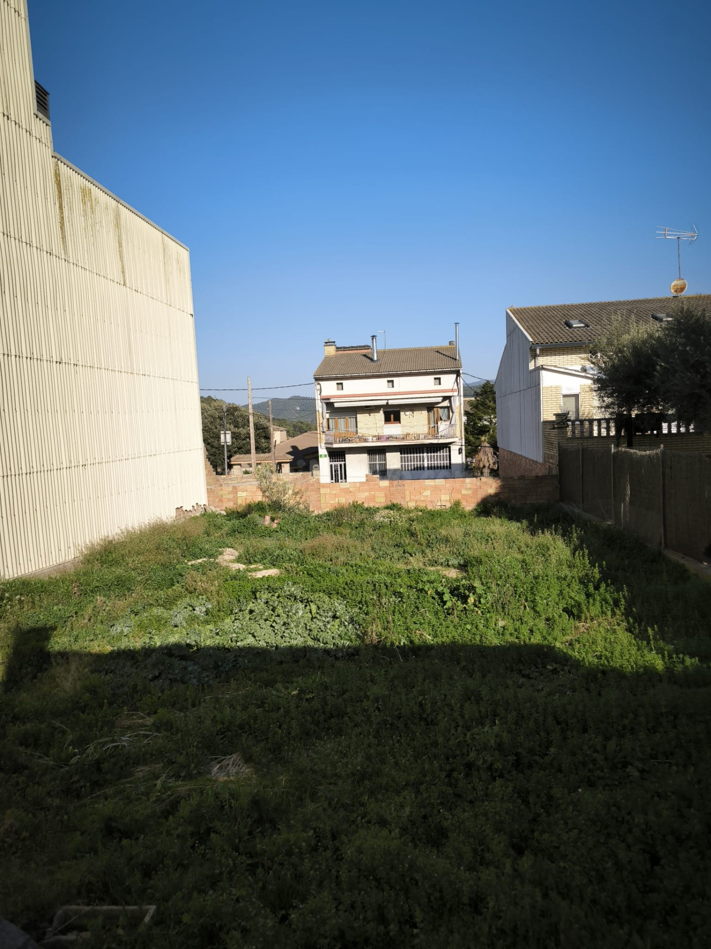 Avinyó. Es ven terreny a la millor zona del poble. Ideal per - foto 3