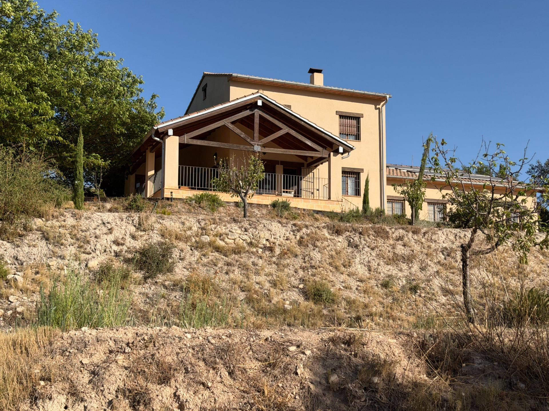 CHALET RURAL EN UN PARAJE ÚNICO, EN LA SIERRA DE PENAGUILA, 