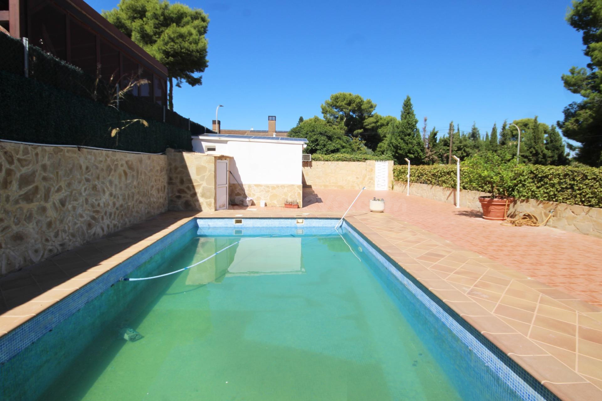 CHALET PAREADO CON PISCINA PRIVADA, GRAN PARCELA Y SEGUNDA V - foto 5