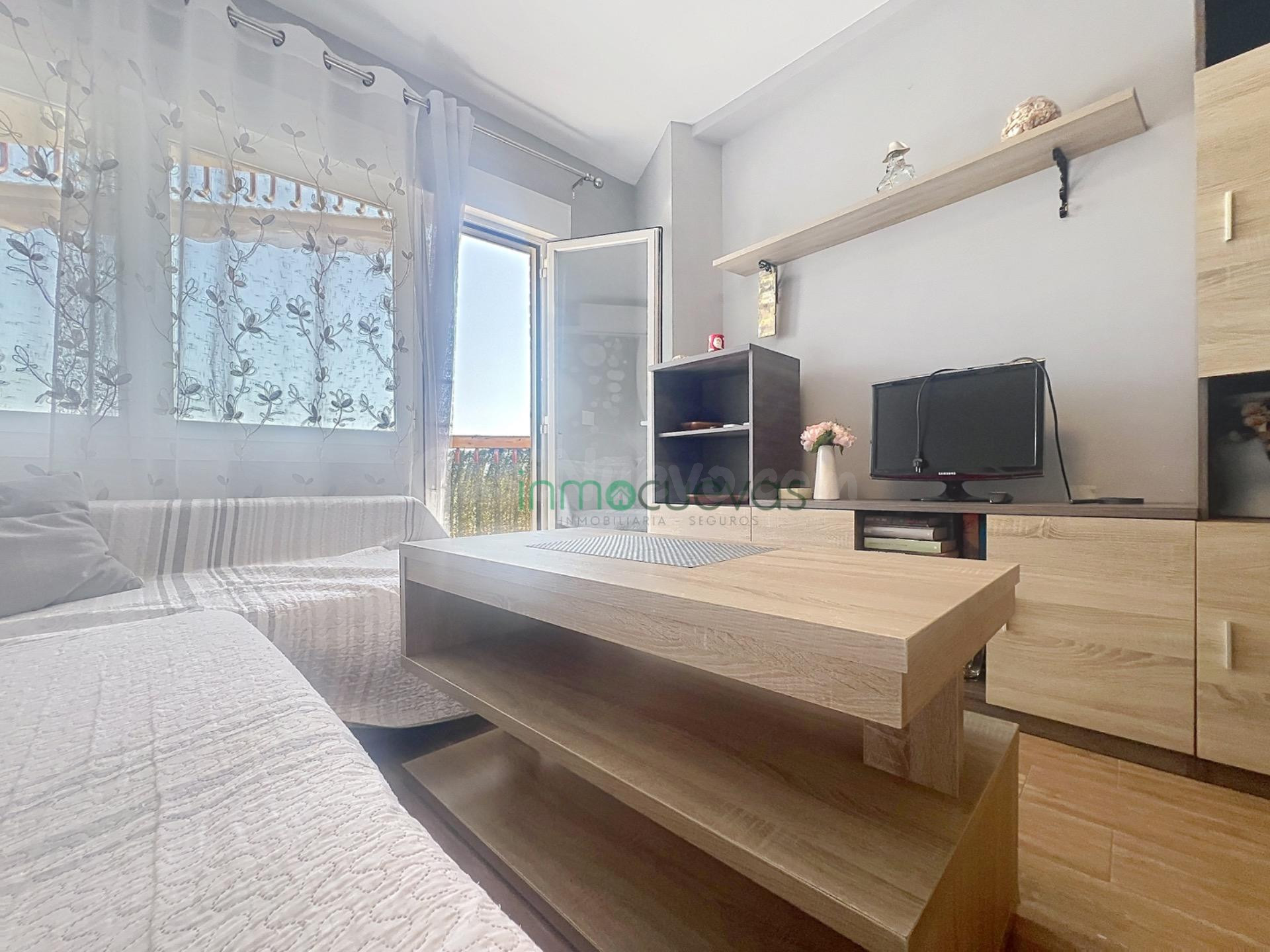 Piso reformado con terraza y vistas despejadas en pleno cent - foto 4