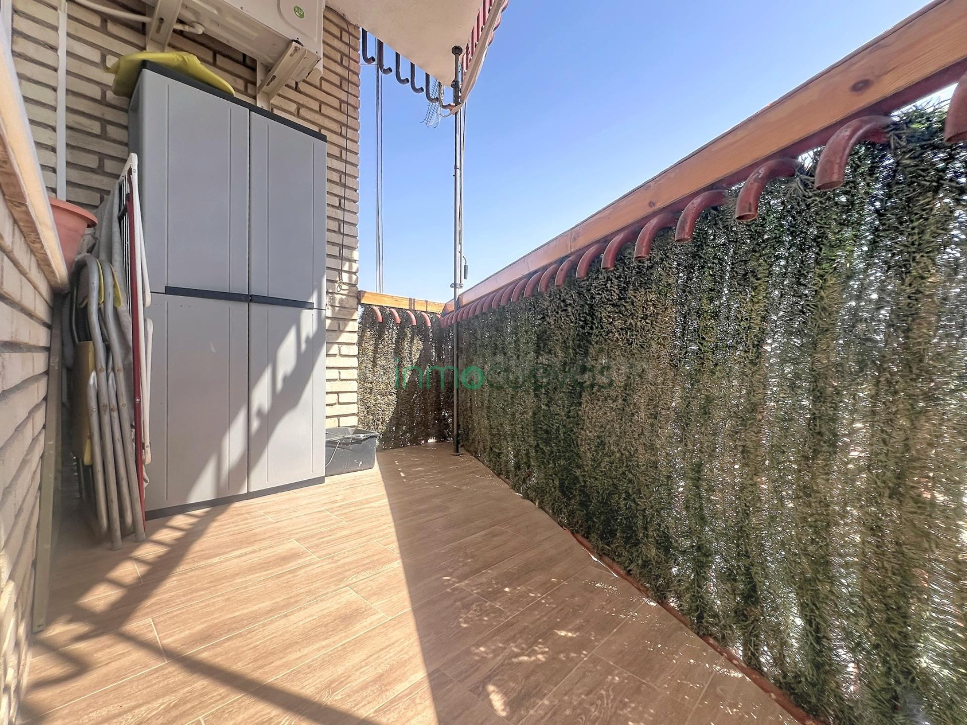 Piso reformado con terraza y vistas despejadas en pleno cent - foto 5