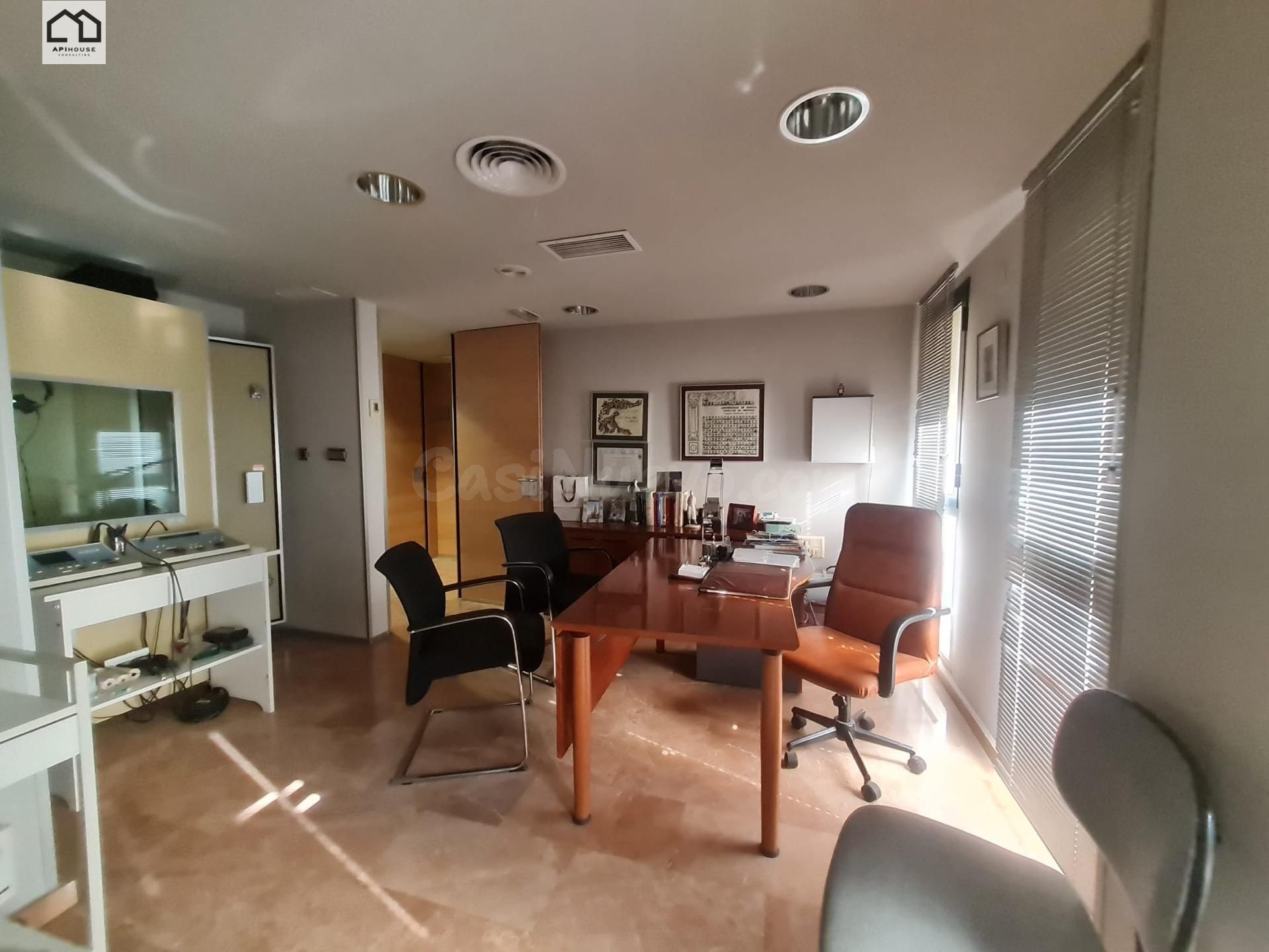 APIHOUSE ALQUILA CON OPCION A COMPRA AMPLIO LOCAL COMERCIAL.