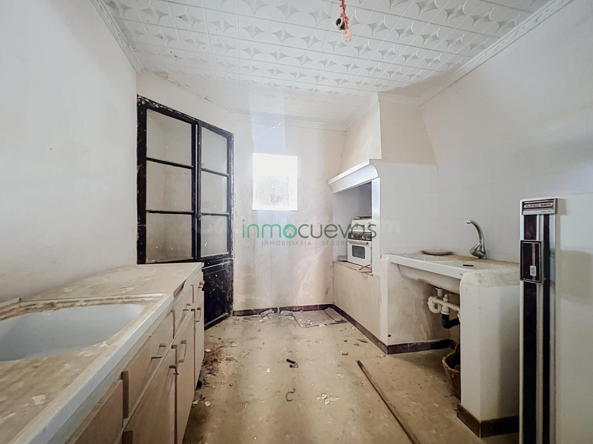Amplio Adosado en Cuevas del Almanzora por €50,000 - foto 4