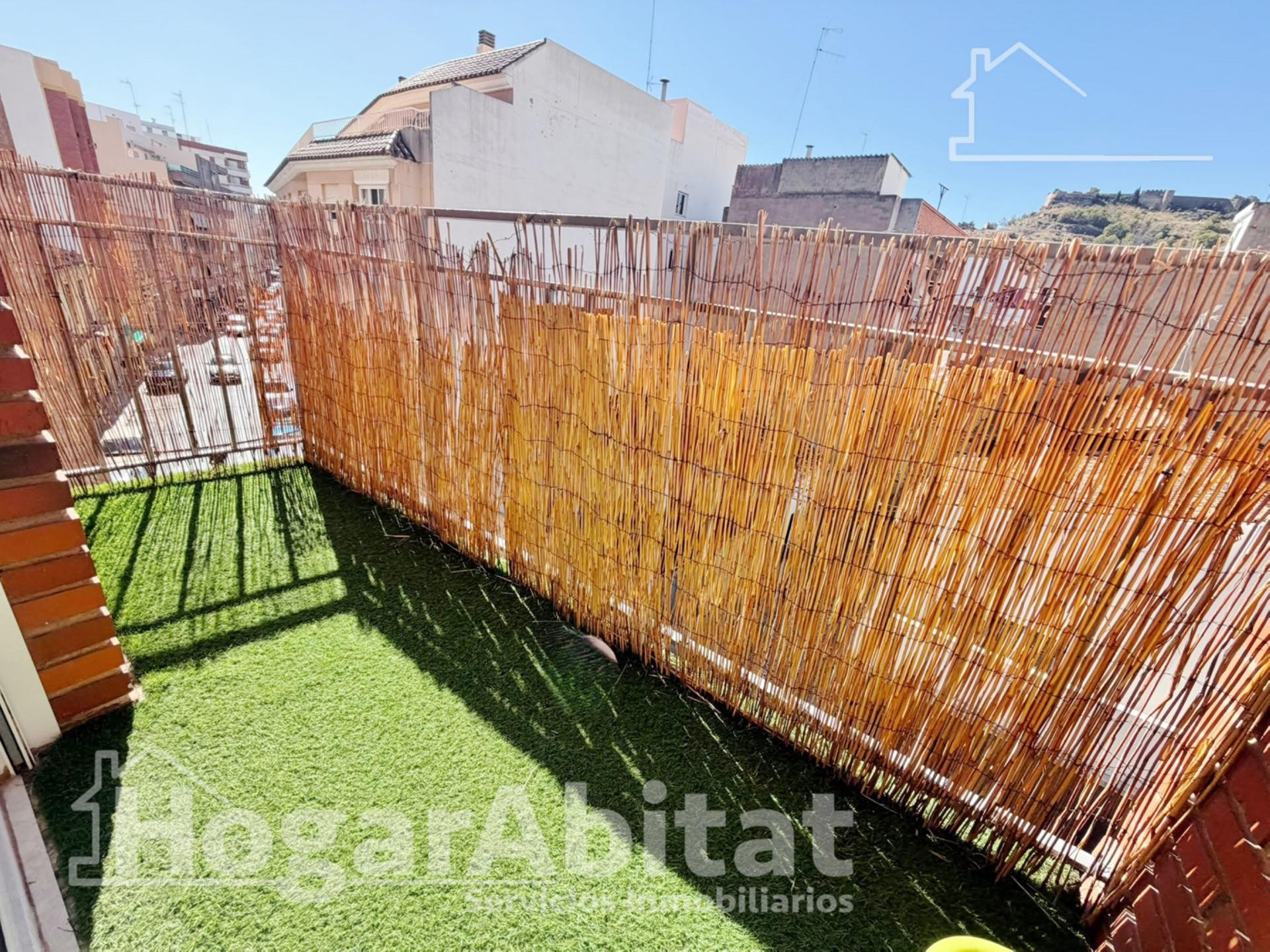 REFORMADO CON 4 DORMITORIOS Y BALCÓN - foto 4