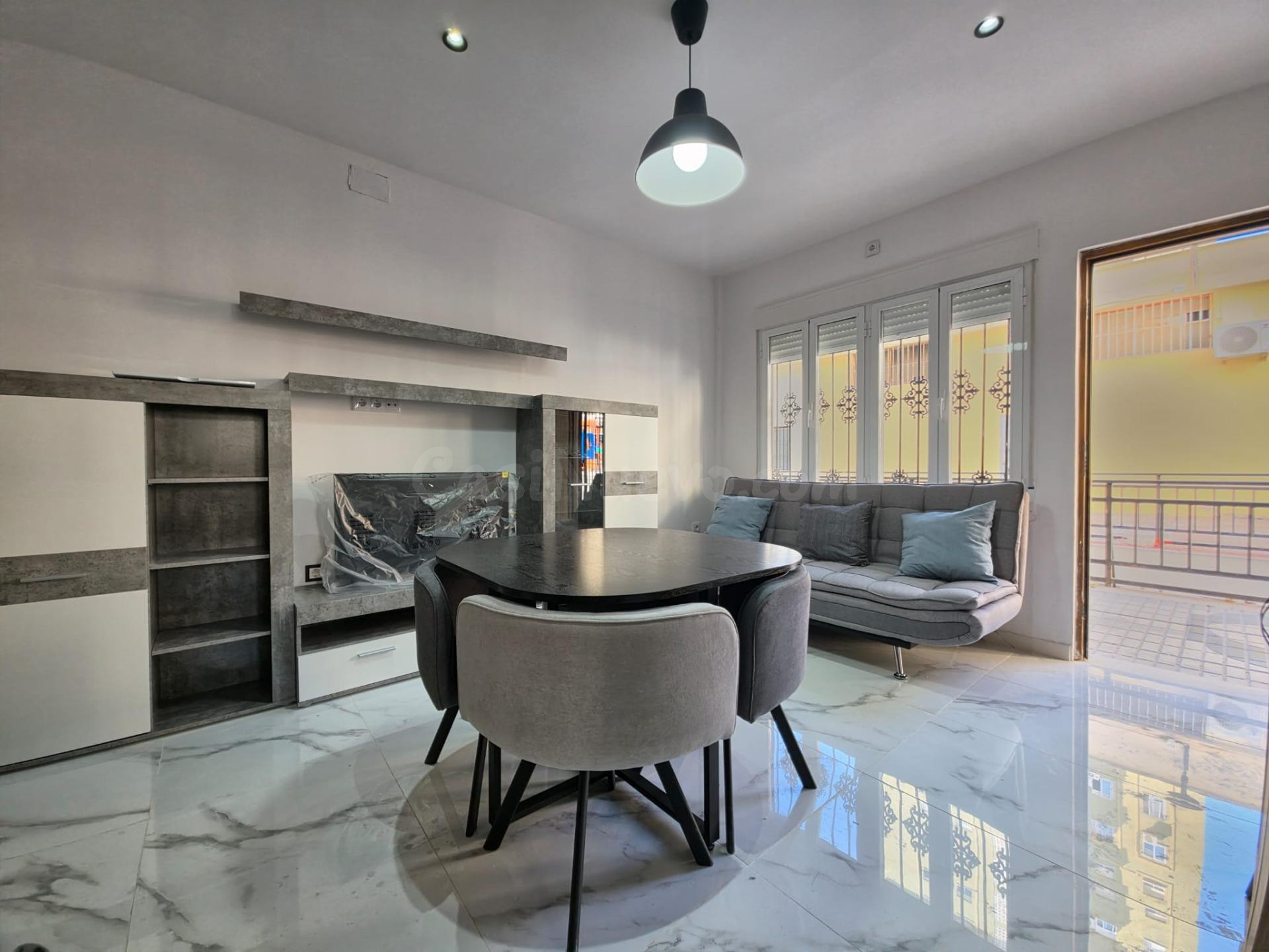 Apartamento completamente reformado en el centro de Torremol - foto 3