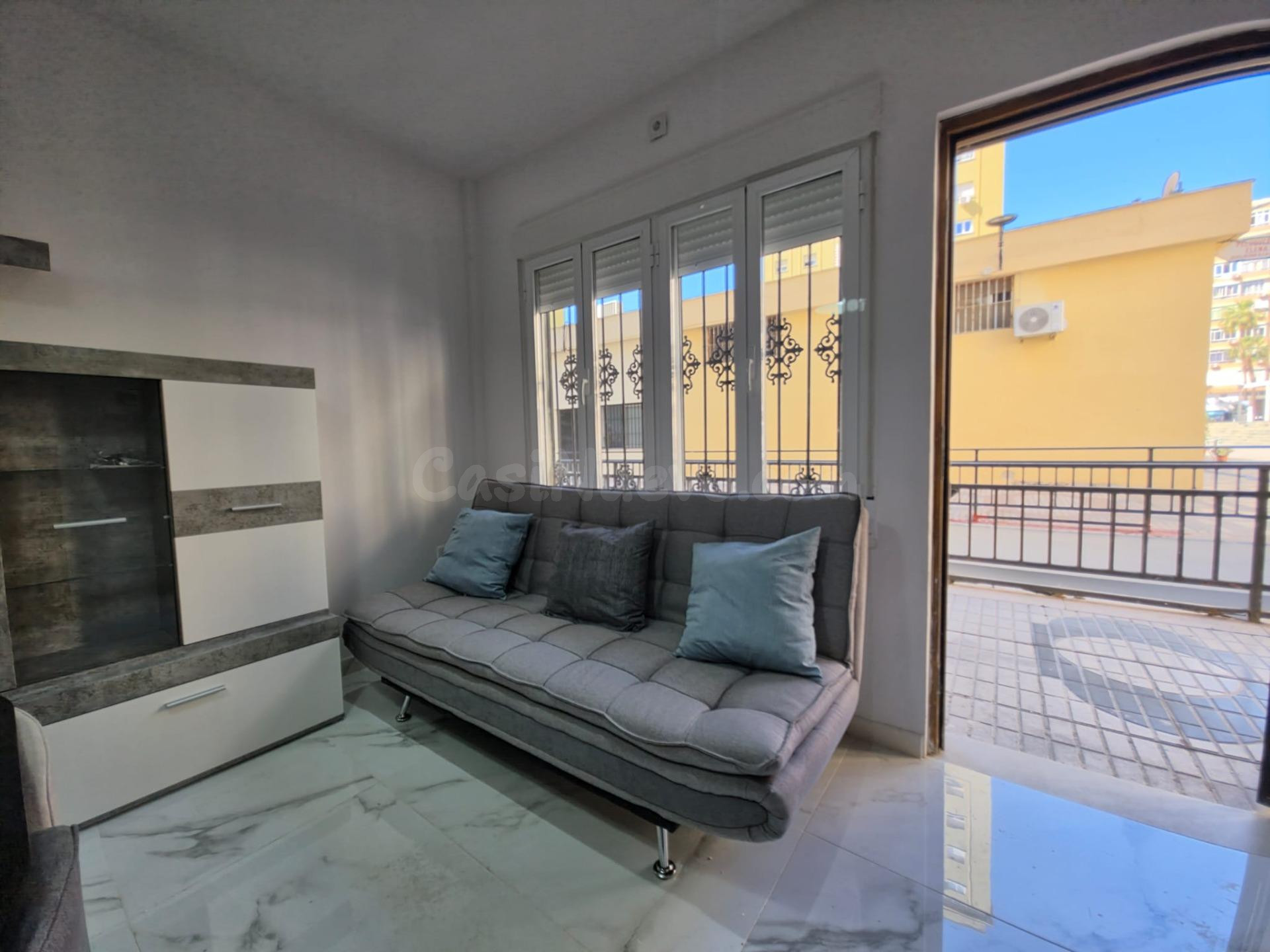 Apartamento completamente reformado en el centro de Torremol - foto 4