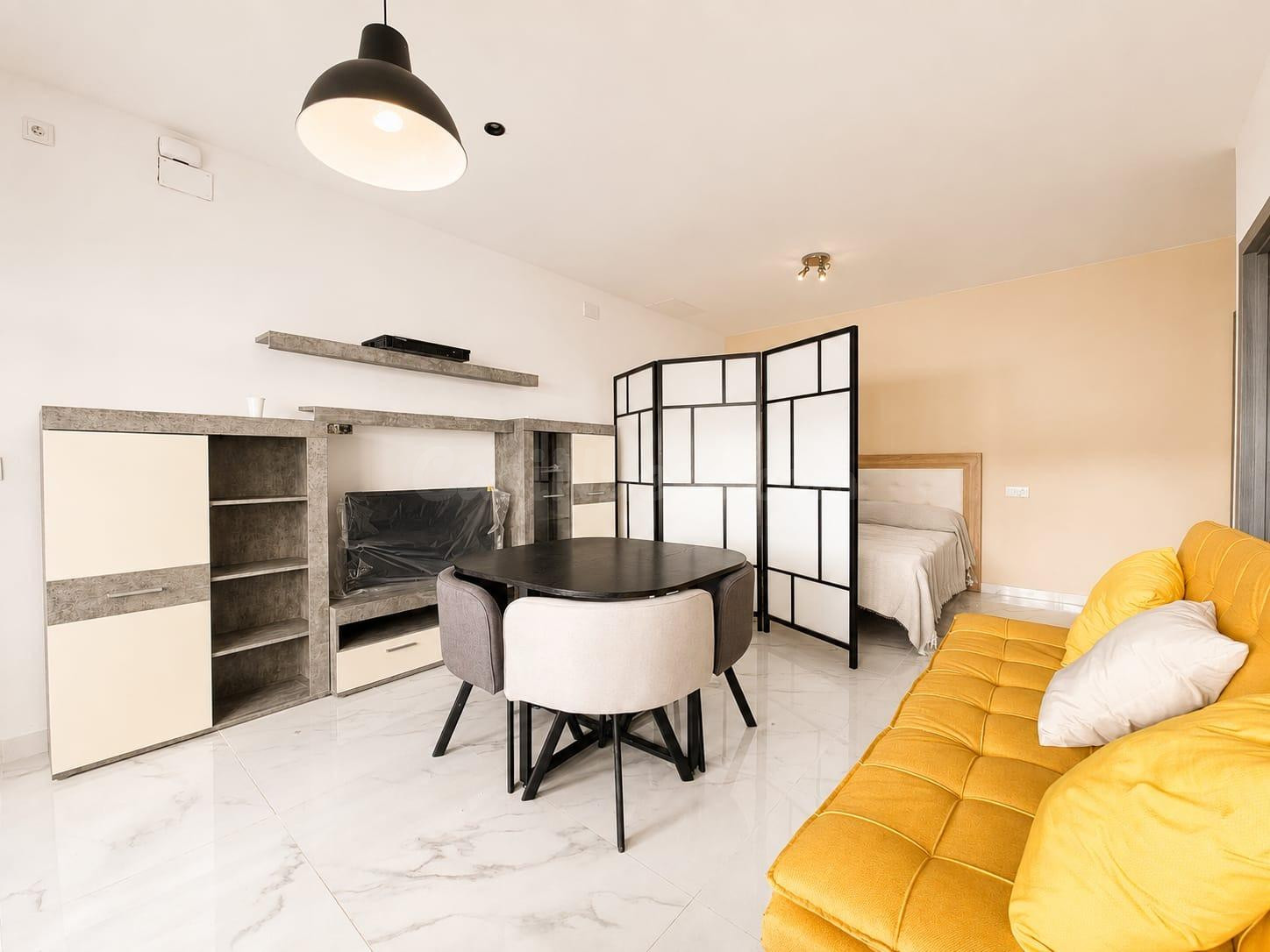 Apartamento completamente reformado en el centro de Torremol - foto 2