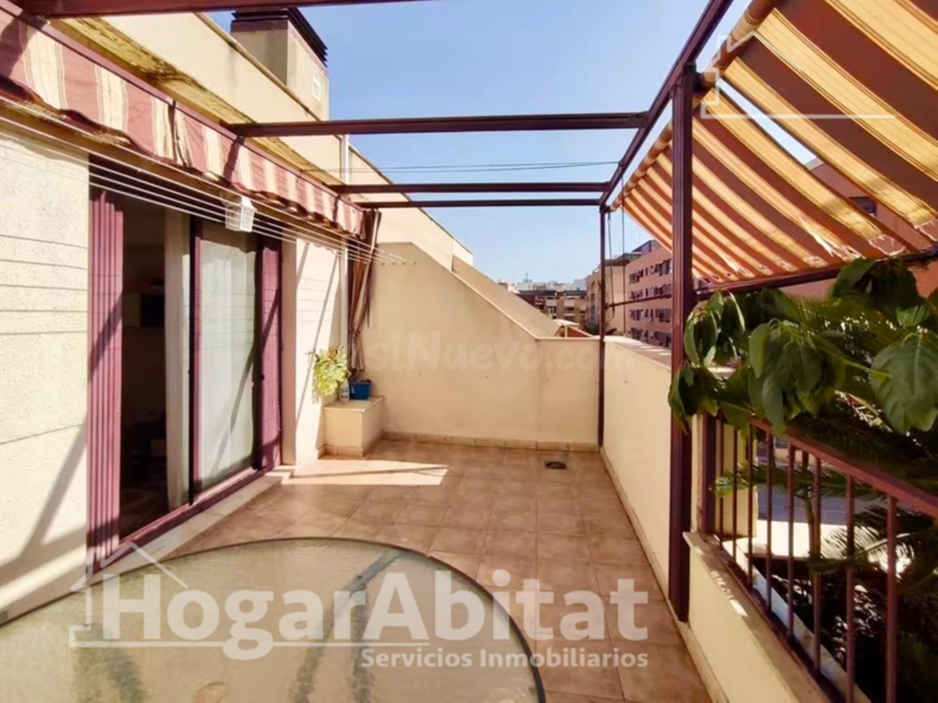 PRECIOSO ADOSADO EN RESIDENCIAL CON PISCINA, GARAJE Y DOS TE - foto 4