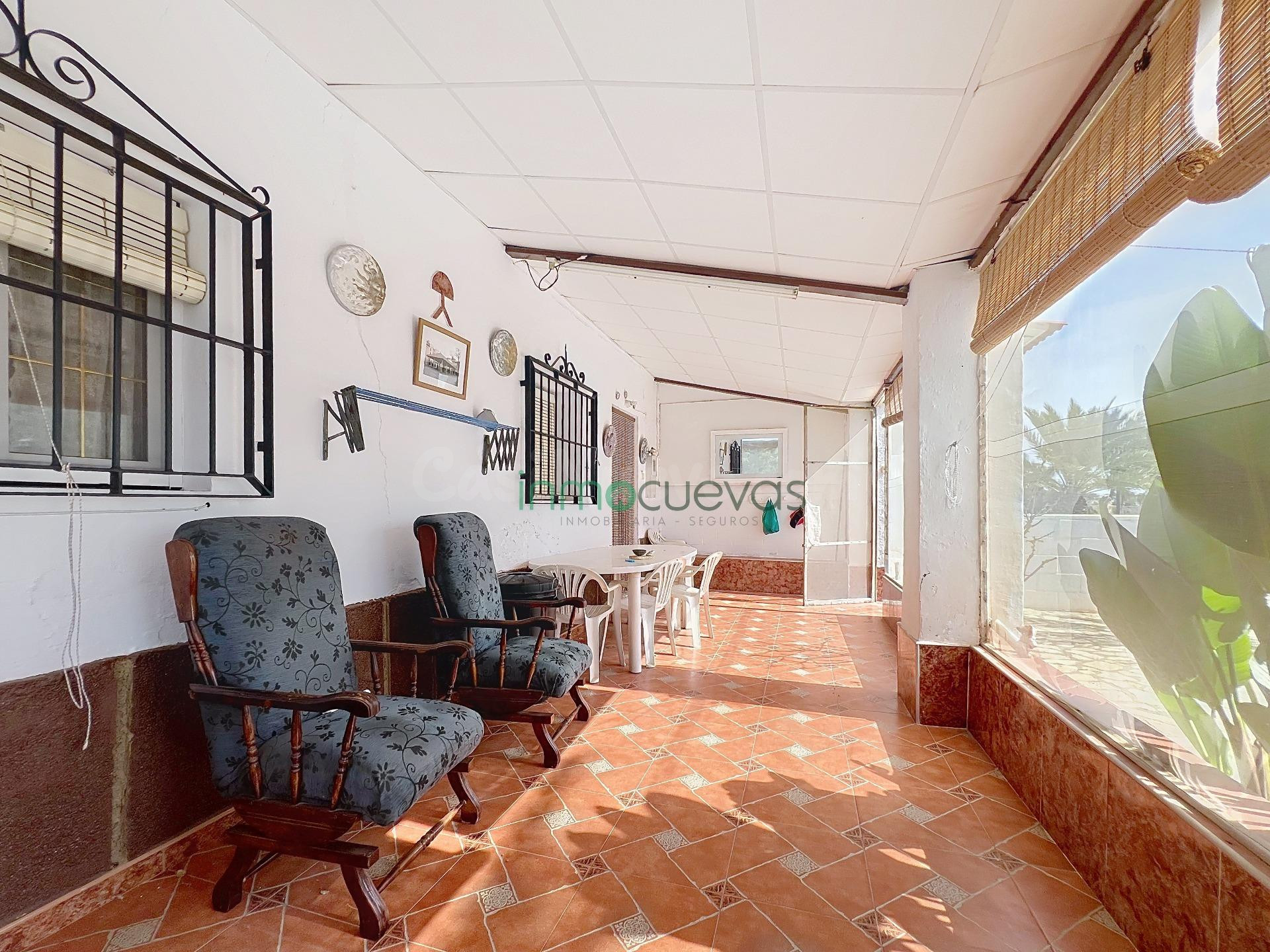 Finca rústica con 2.404 m2 de terreno a solo 700 m del mar — - foto 5