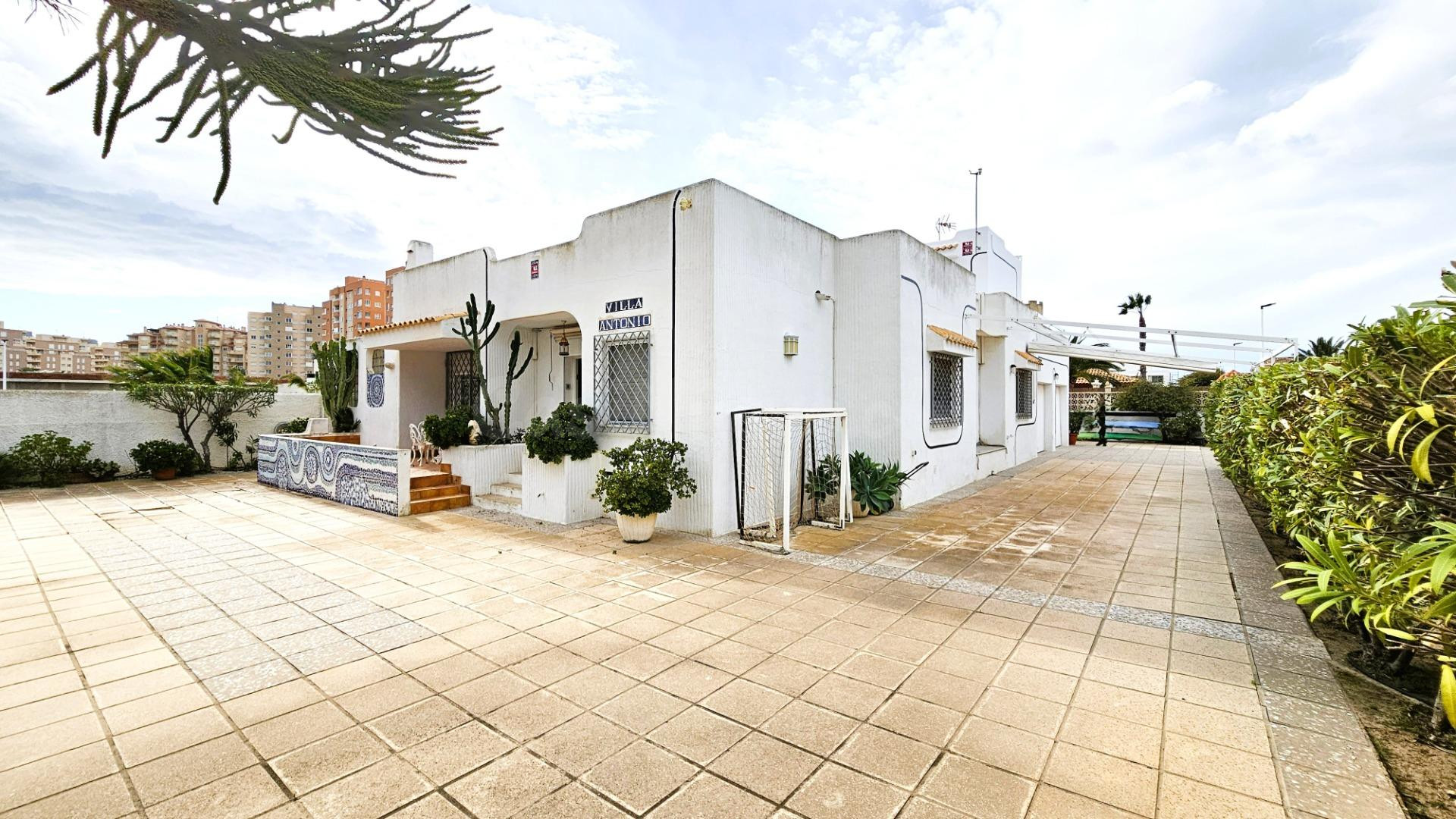 CHALET EN LA MANGA (VENEZIOLA)