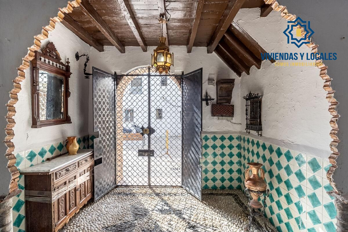 Gran casa histórica con patio central, terrazas y cochera en - foto 4