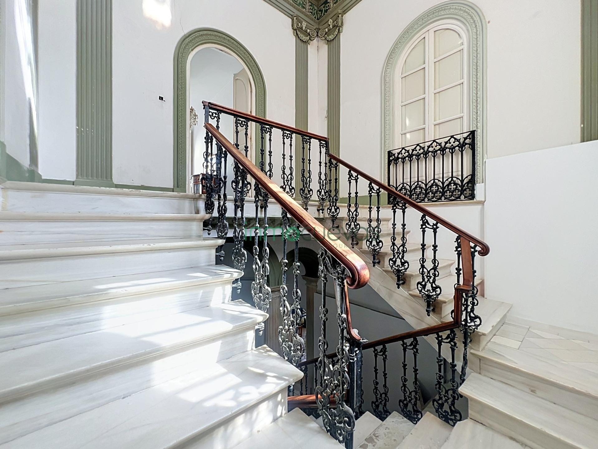 CASA SEÑORIAL CON ENCANTO Y GRANDES POSIBILIDADES EN PLENO C - foto 3