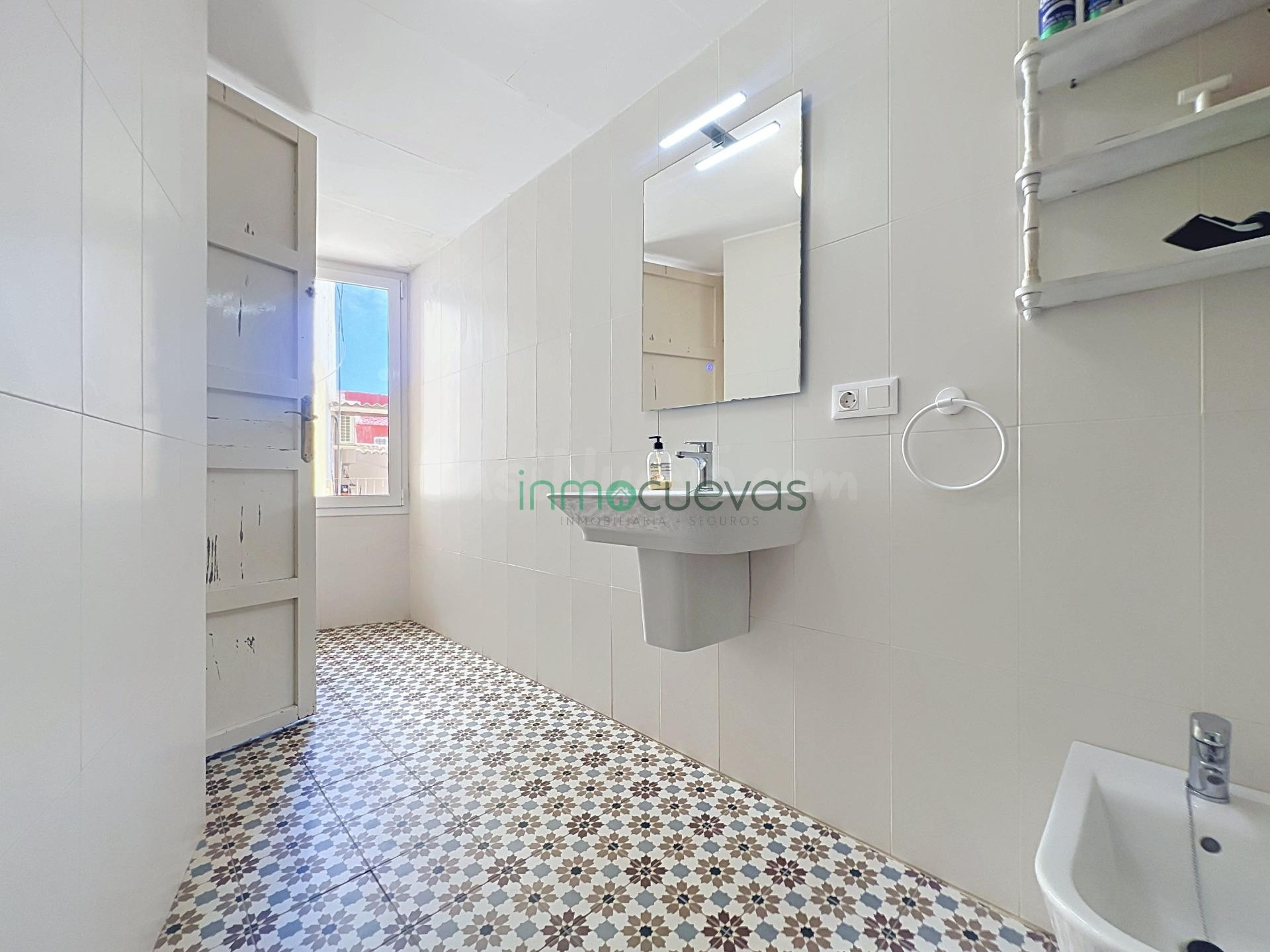 CASA SEÑORIAL CON ENCANTO Y GRANDES POSIBILIDADES EN PLENO C - foto 4