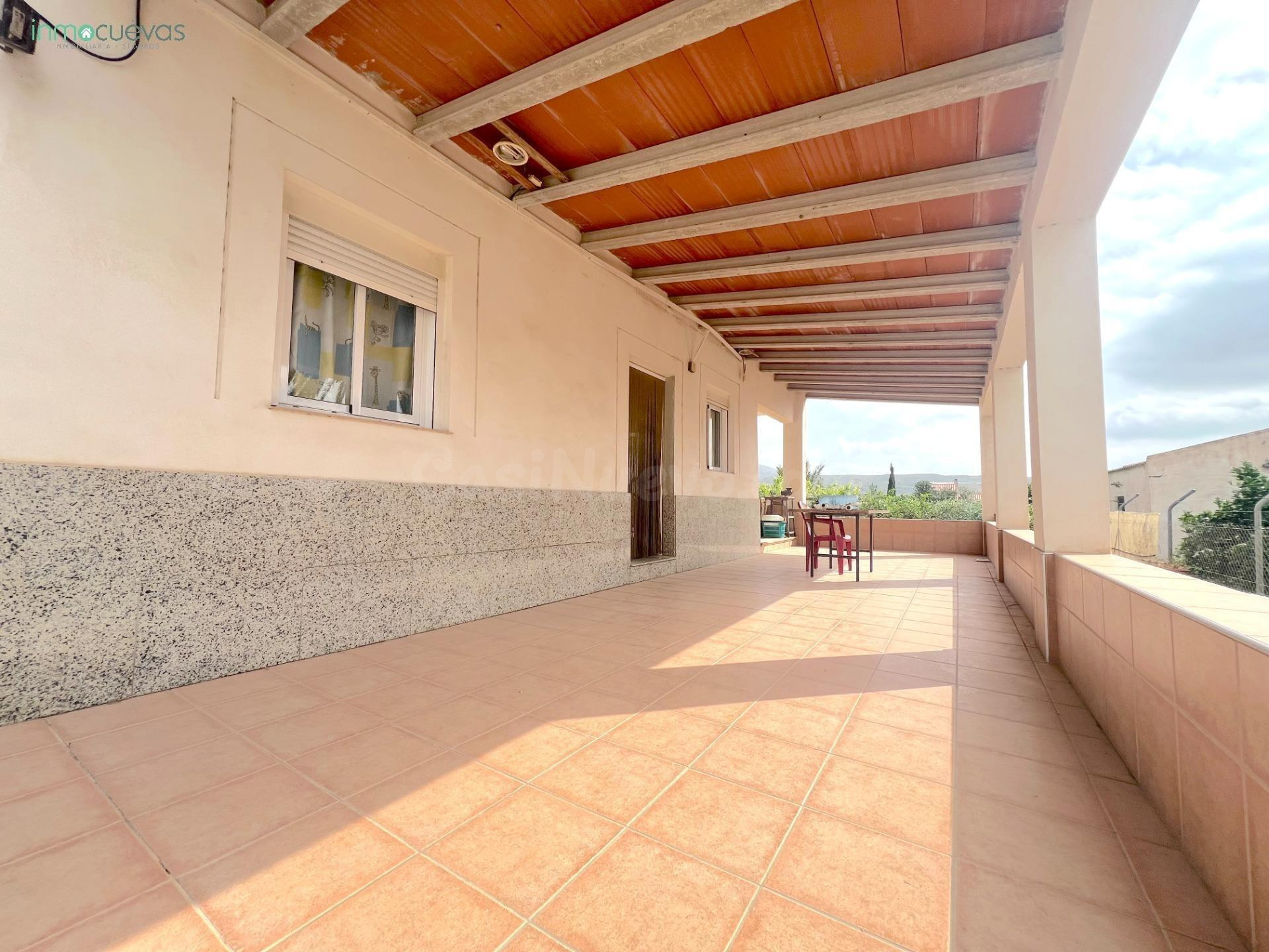 ¡NUEVA OPORTUNIDAD! CORTIJO CON TERRENO A ESCASOS MINUTOS DE