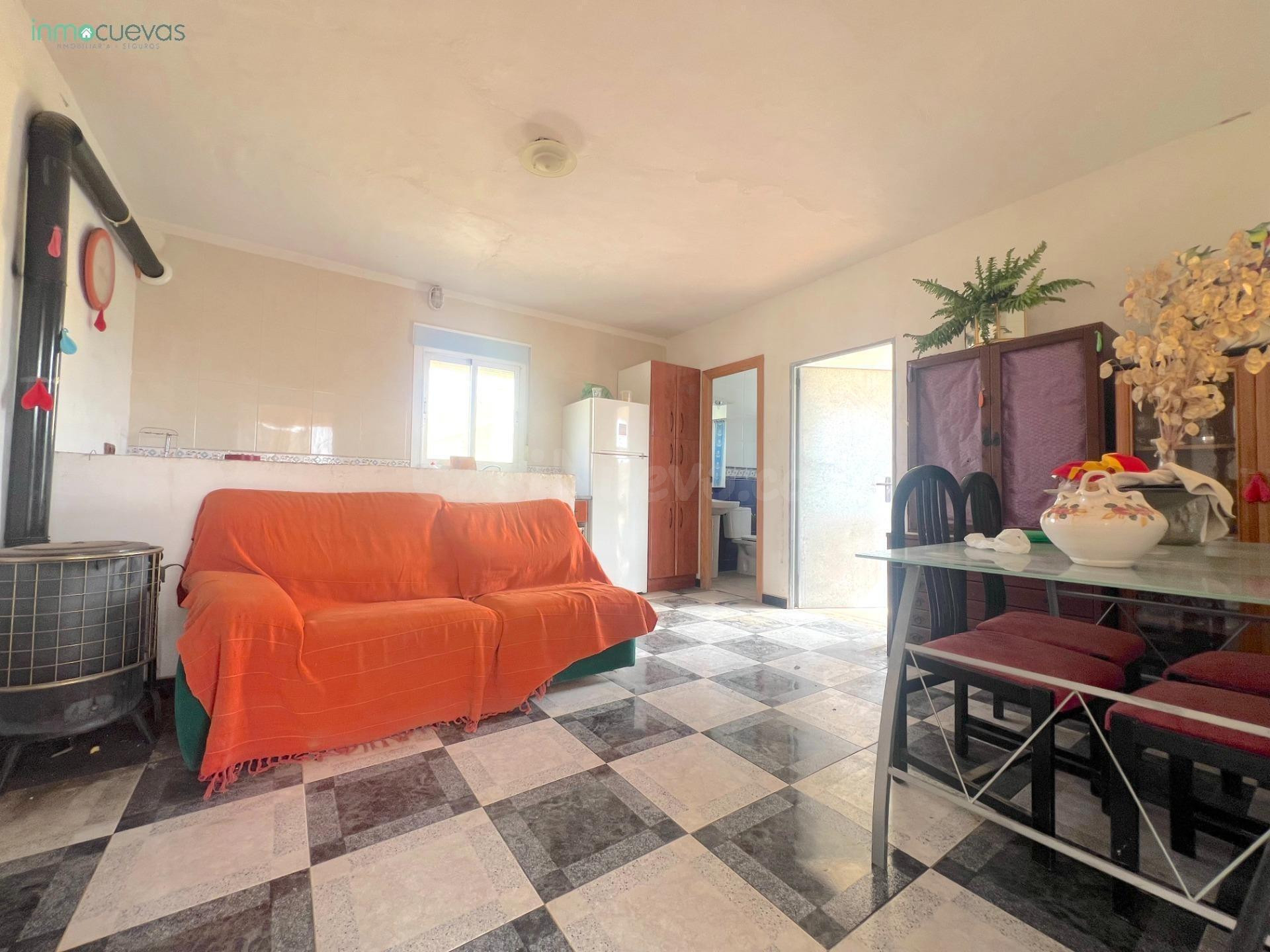 ¡NUEVA OPORTUNIDAD! CORTIJO CON TERRENO A ESCASOS MINUTOS DE - foto 3