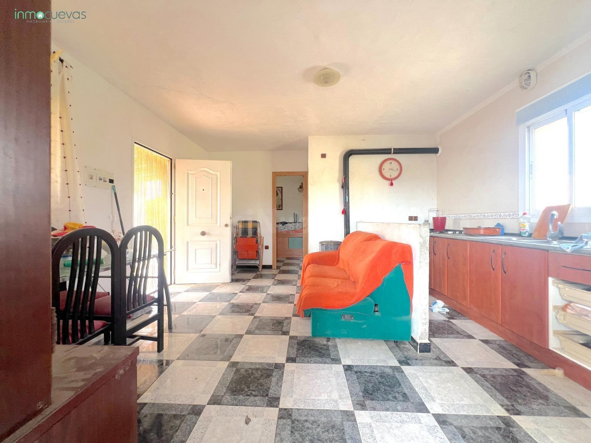 ¡NUEVA OPORTUNIDAD! CORTIJO CON TERRENO A ESCASOS MINUTOS DE - foto 4