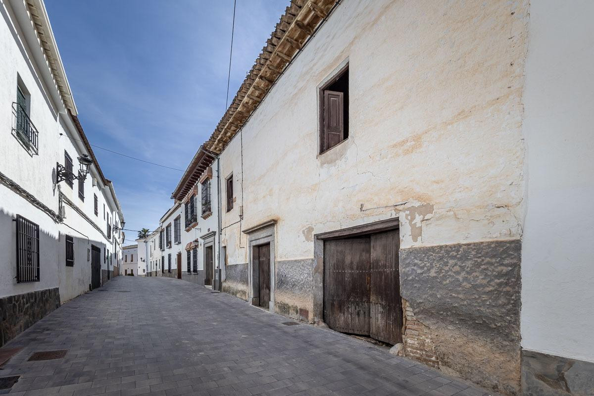 INVERSORES! TERRENO DE 11.000 m2 CON EDIFICACIÓN EN GÓJAR
