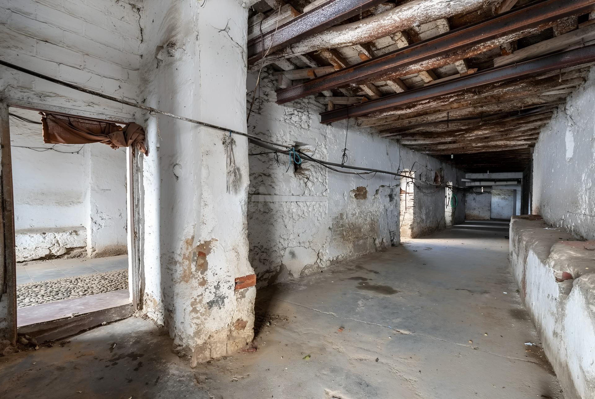 INVERSORES! TERRENO DE 11.000 m2 CON EDIFICACIÓN EN GÓJAR - foto 5