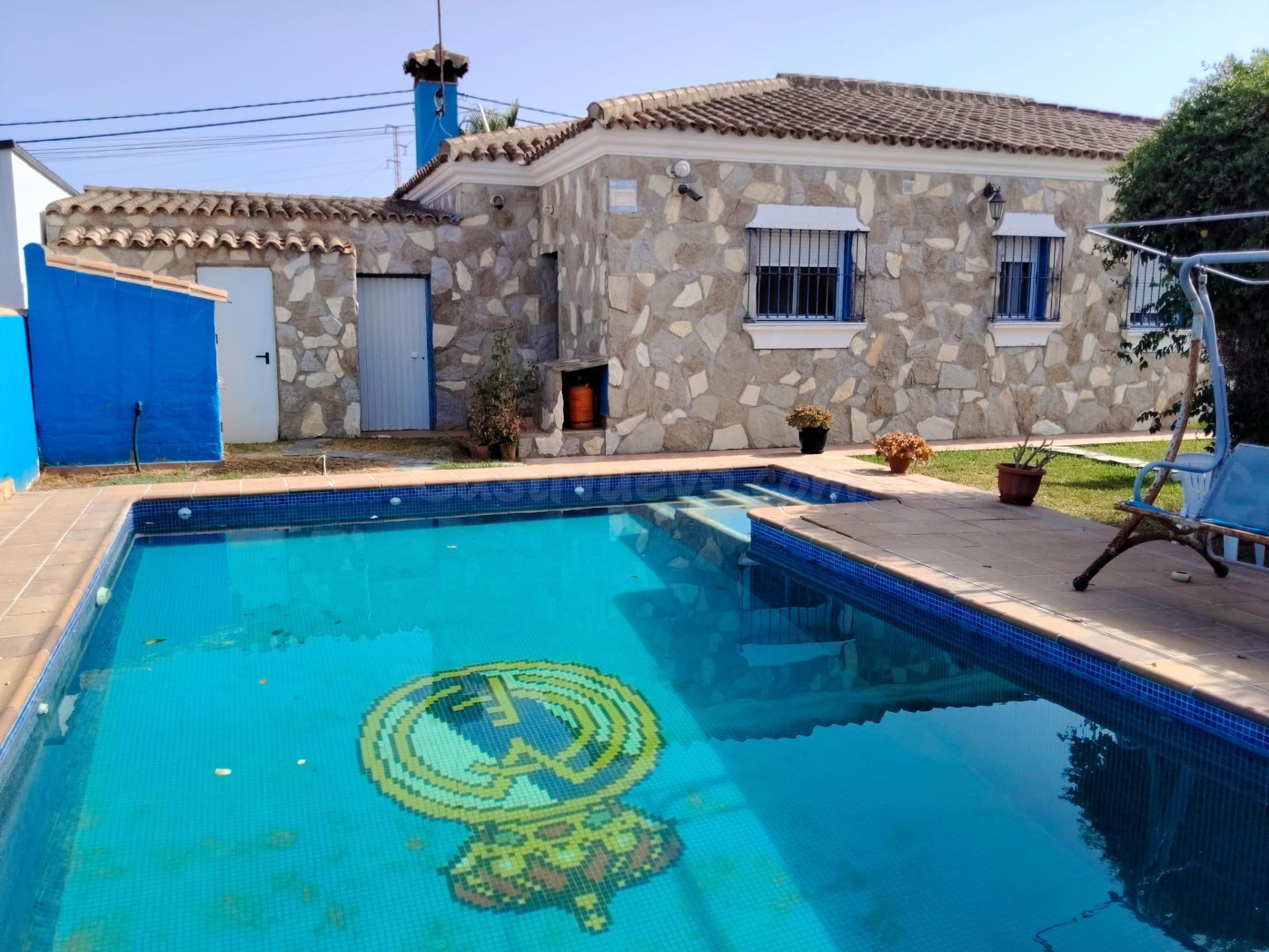 CHALET INDEPENDIENTE CON PISCINA PRIVADA, GARAJE Y 500 m2 DE PARCELA EN PAGO DEL HUMO – PELAGATOS