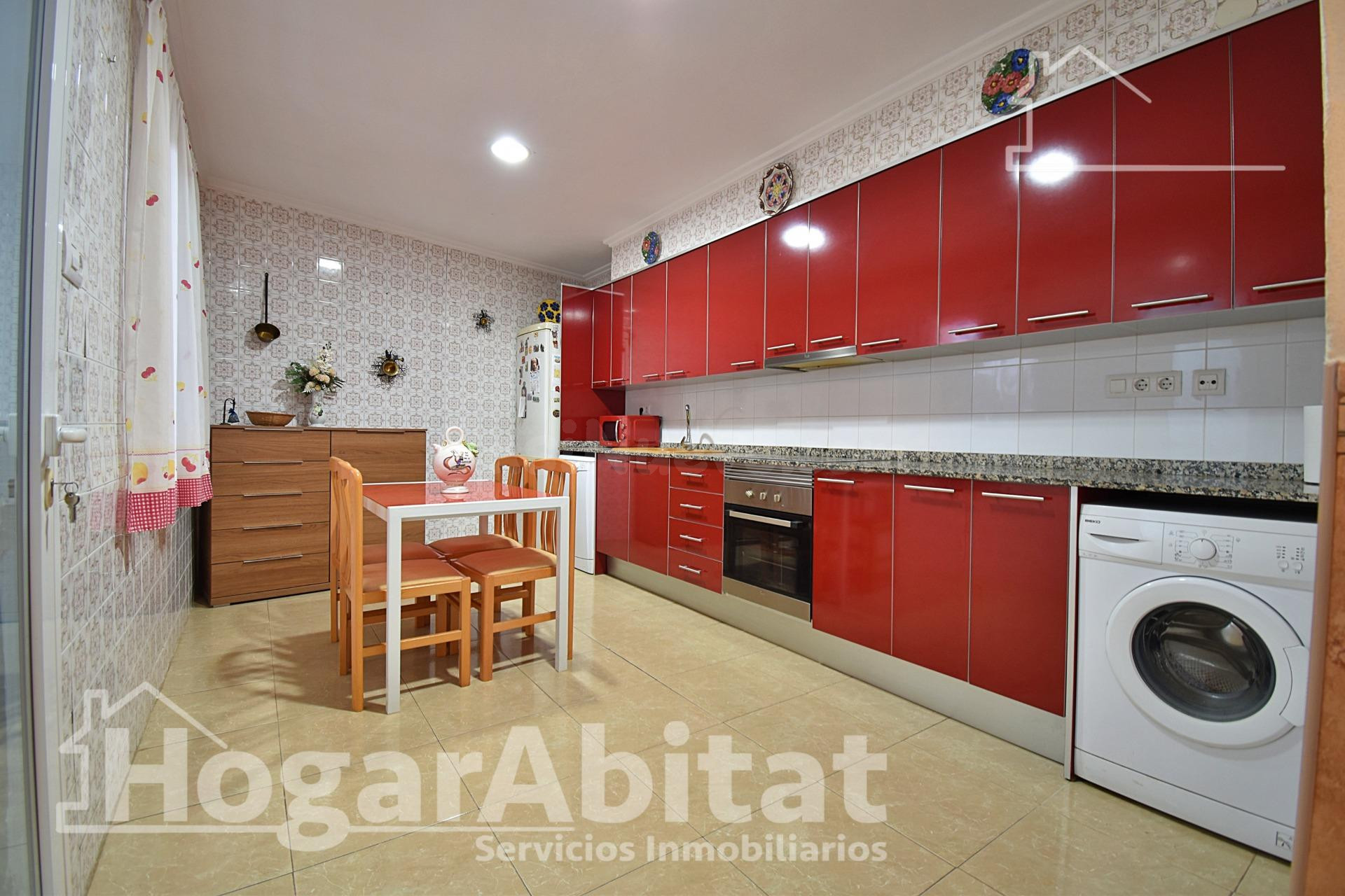 CASA CON TERRAZA Y VISTAS DESPEJADAS A LA MONTAÑA