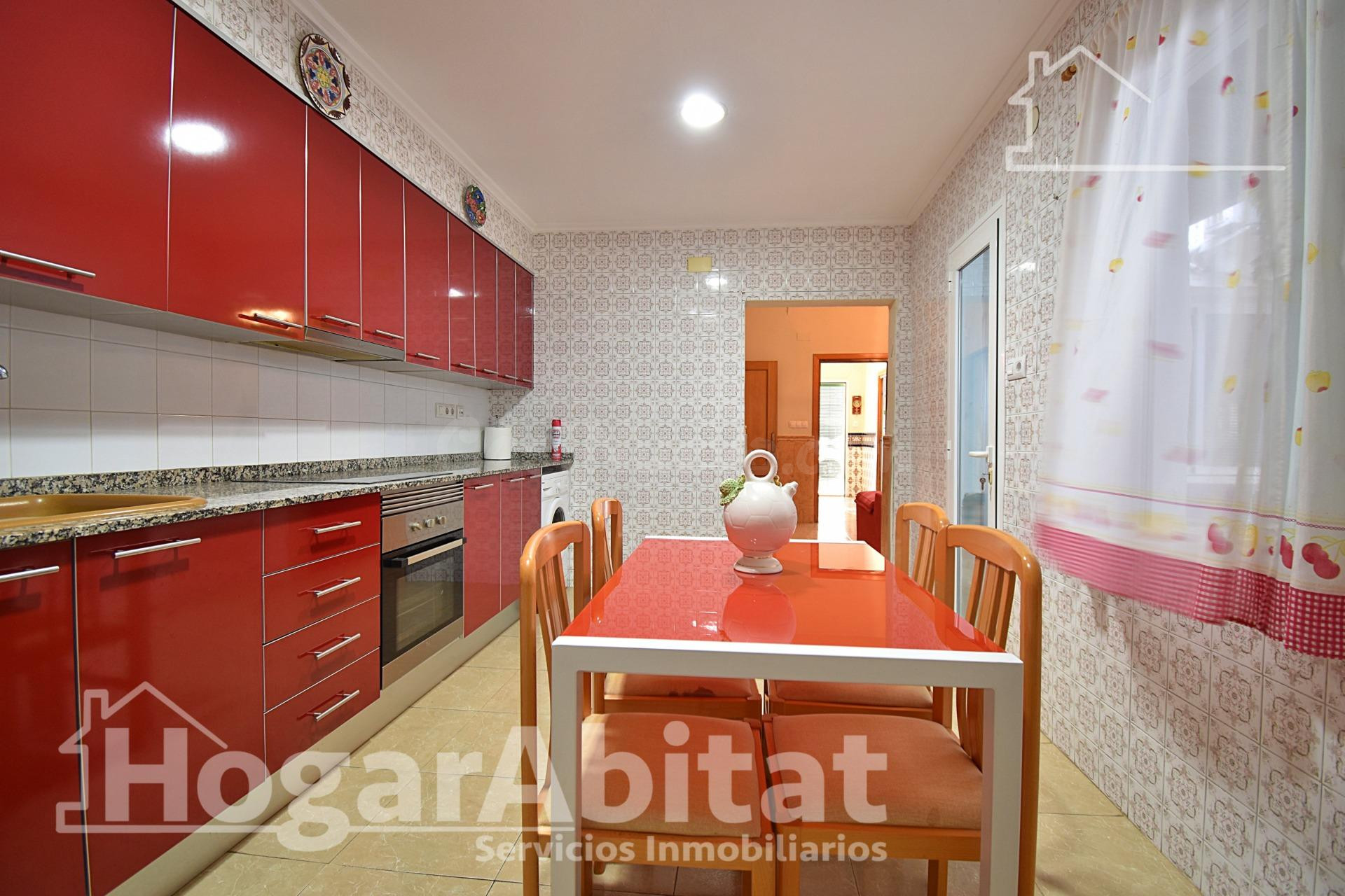 CASA CON TERRAZA Y VISTAS DESPEJADAS A LA MONTAÑA - foto 2