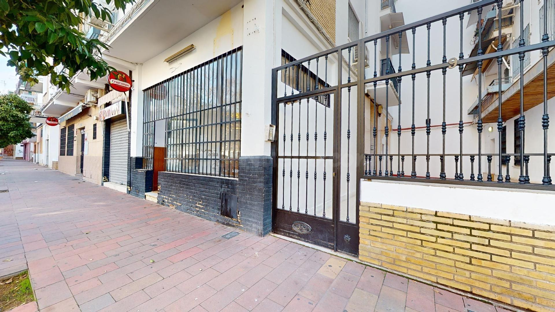 INTERESANTE LOCAL COMERCIAL DE 45 METROS CUADRADOS HACIENDO  - foto 2