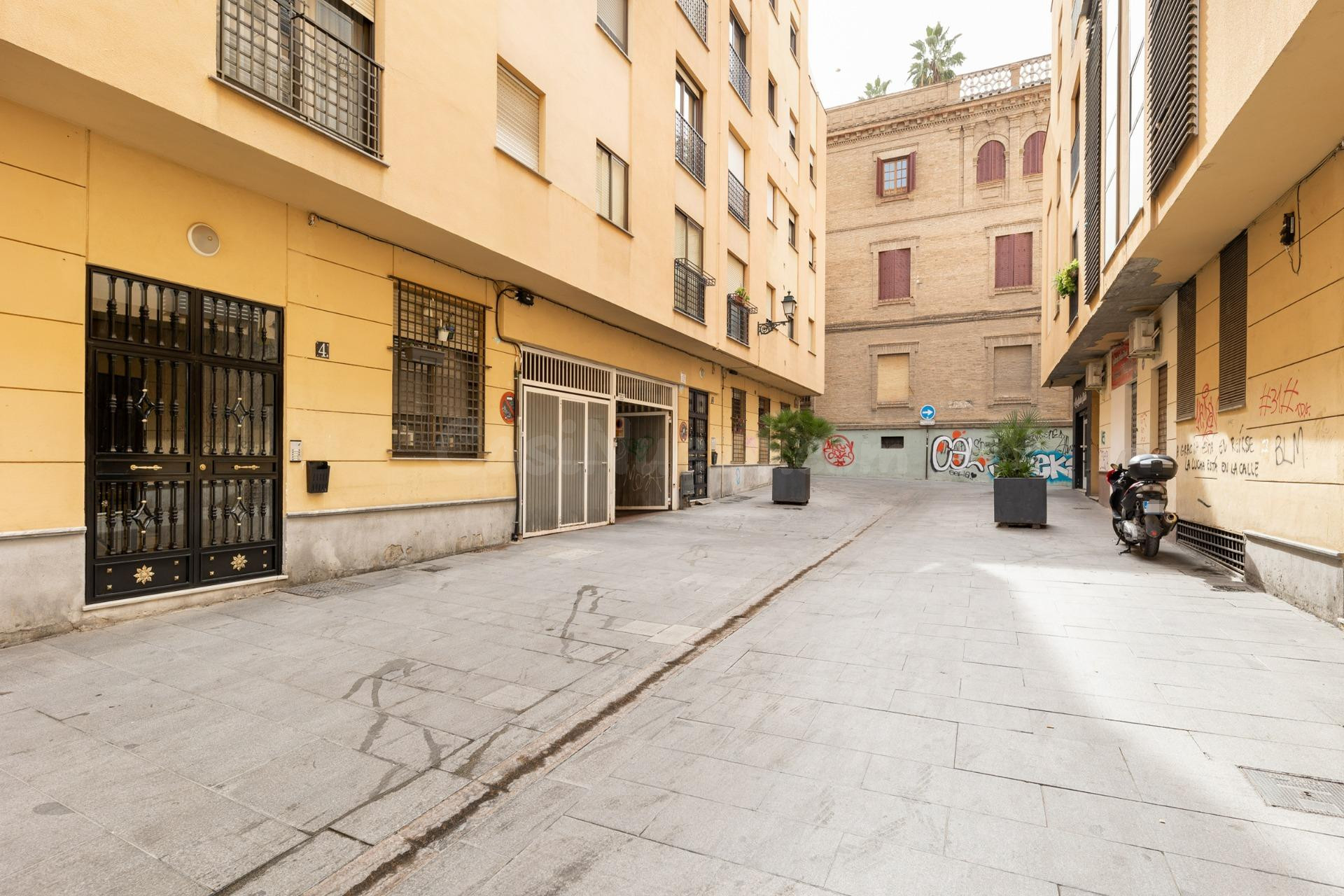SE VENDE PLAZA DE GARAJE JUNTO PLAZA DE GRACIA (USUFRUCTO) - foto 3
