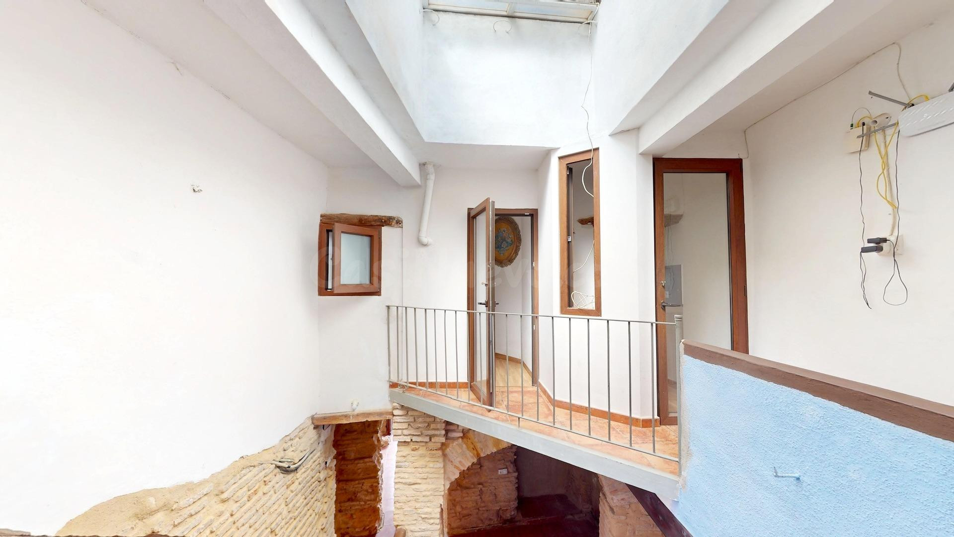 Casa de 2 plantas más buhardilla en calle Lucano-Potro - foto 3