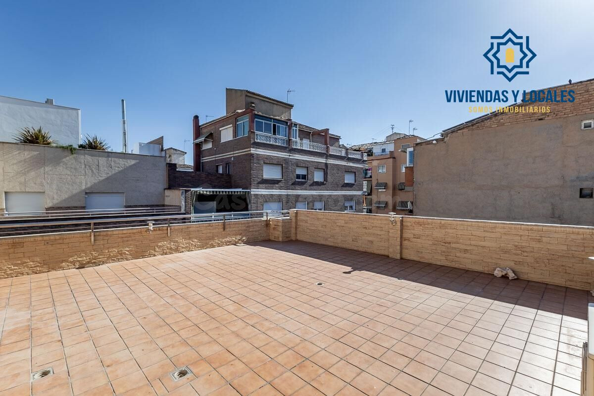 Ático dúplex junto Alhamar con 2 garajes y 2 trasteros