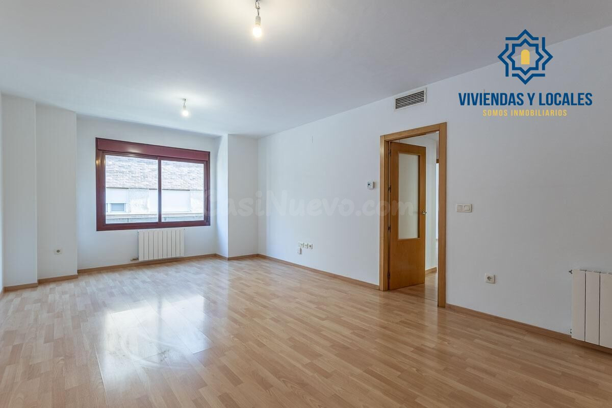 Ático dúplex junto Alhamar con 2 garajes y 2 trasteros - foto 3