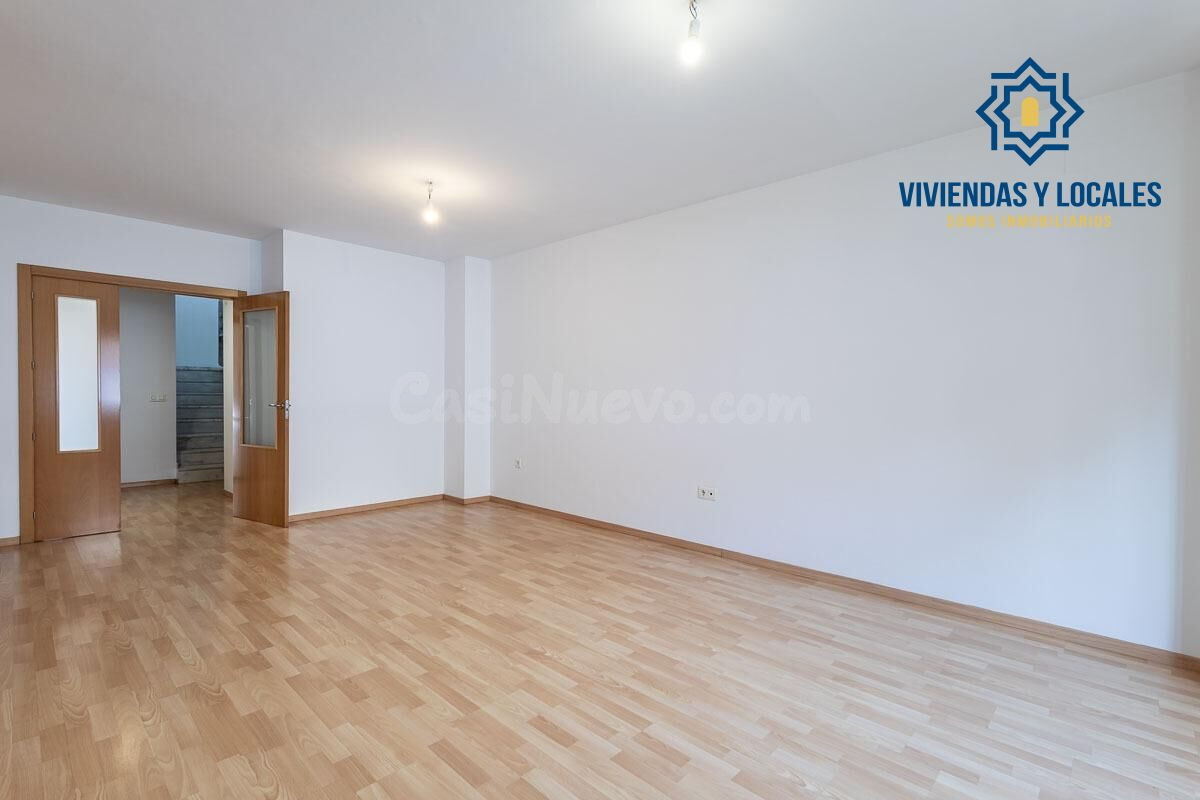 Ático dúplex junto Alhamar con 2 garajes y 2 trasteros - foto 5