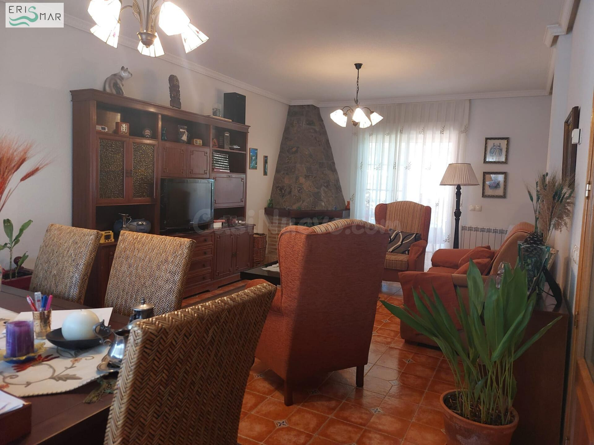 Espectacular Chalet adosado en Venta de 249 m2 para entrar a - foto 2
