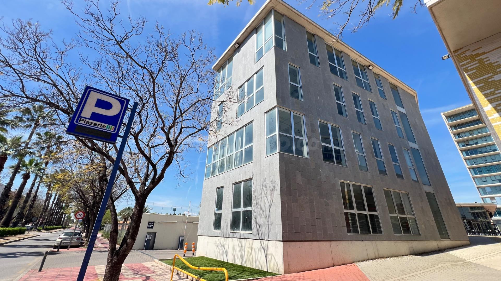 EDIFICIO COMERCIAL Y DE OFICINAS EN VENTA