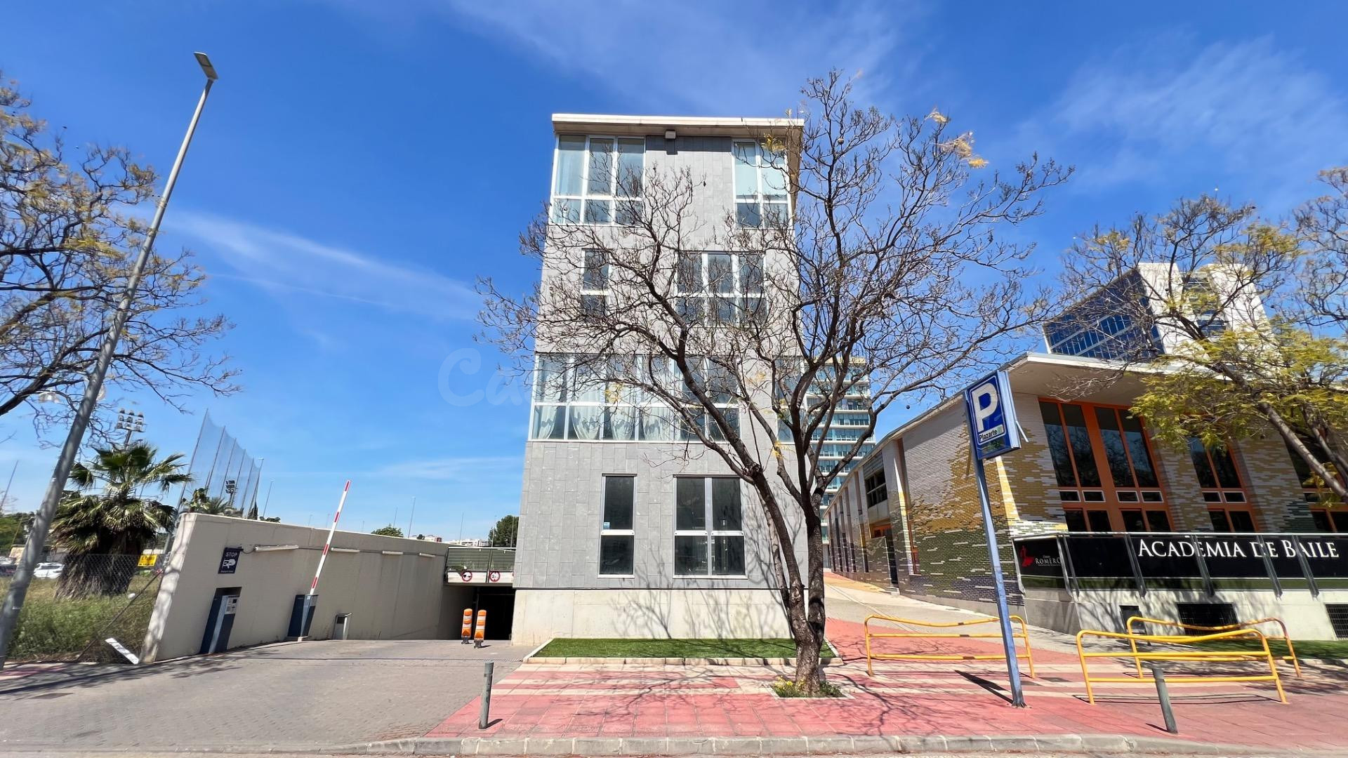 EDIFICIO COMERCIAL Y DE OFICINAS EN VENTA - foto 2