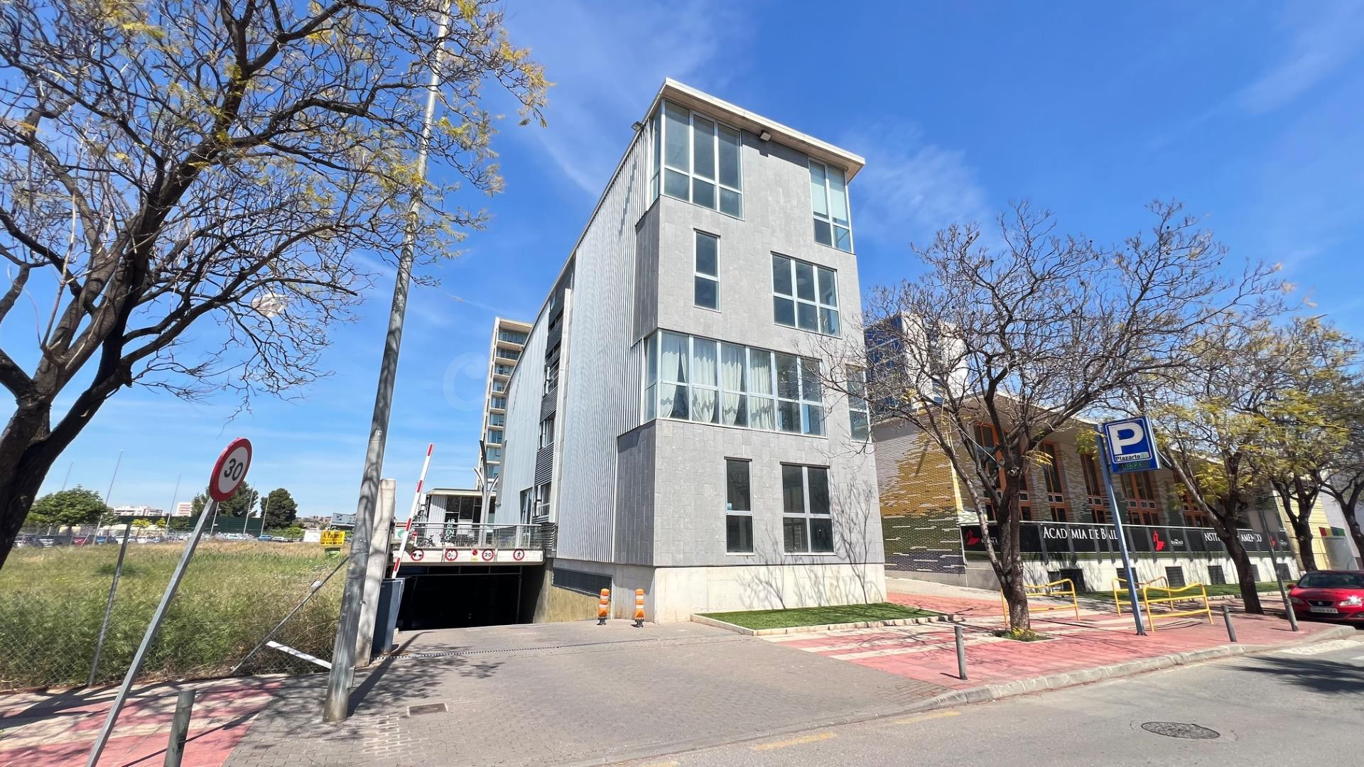 EDIFICIO COMERCIAL Y DE OFICINAS EN VENTA - foto 3
