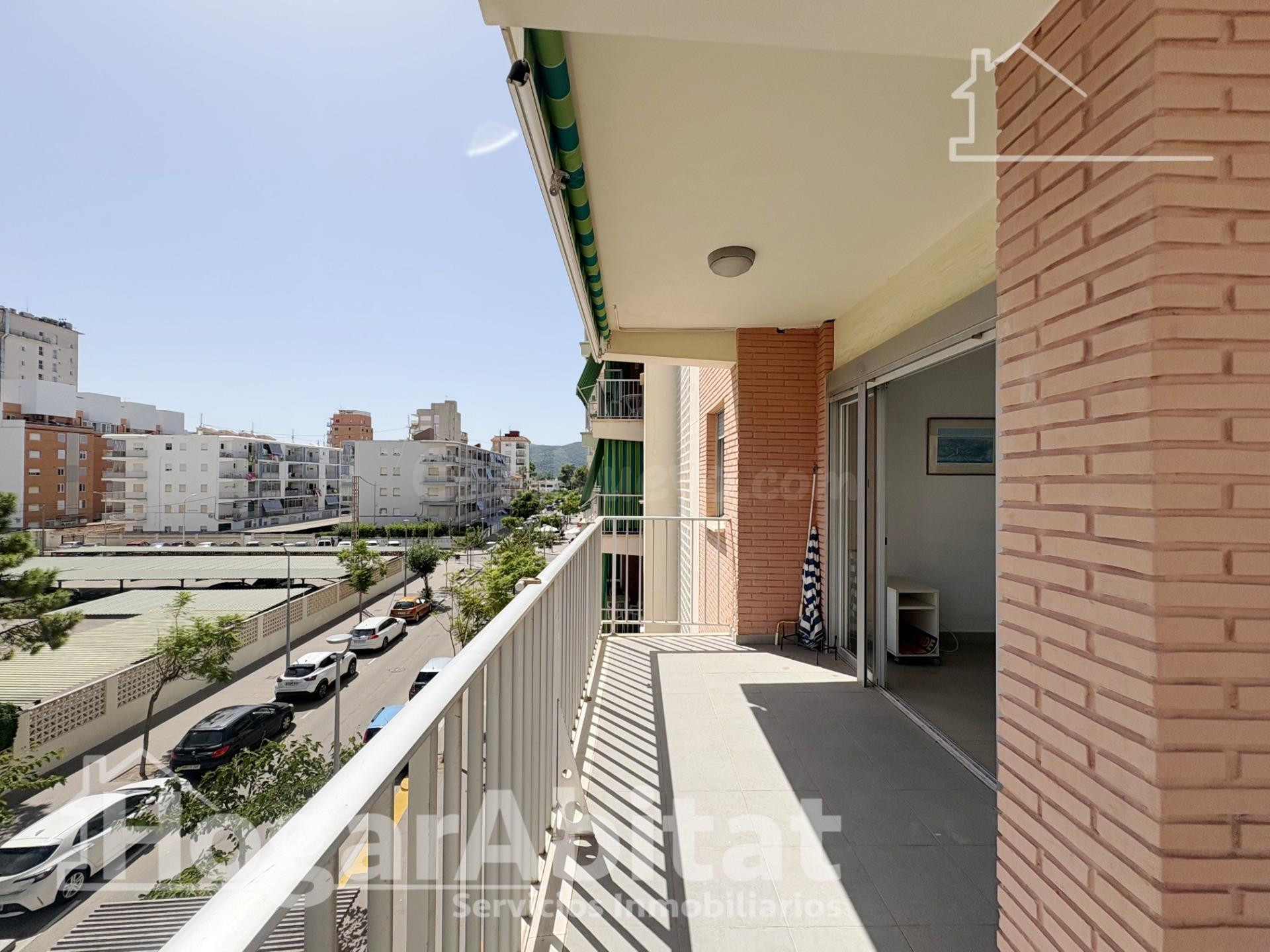 EXTERIOR CON BALCÓN Y GARAJE CERRADO A SEGUNDA LINEA DE LA P - foto 2