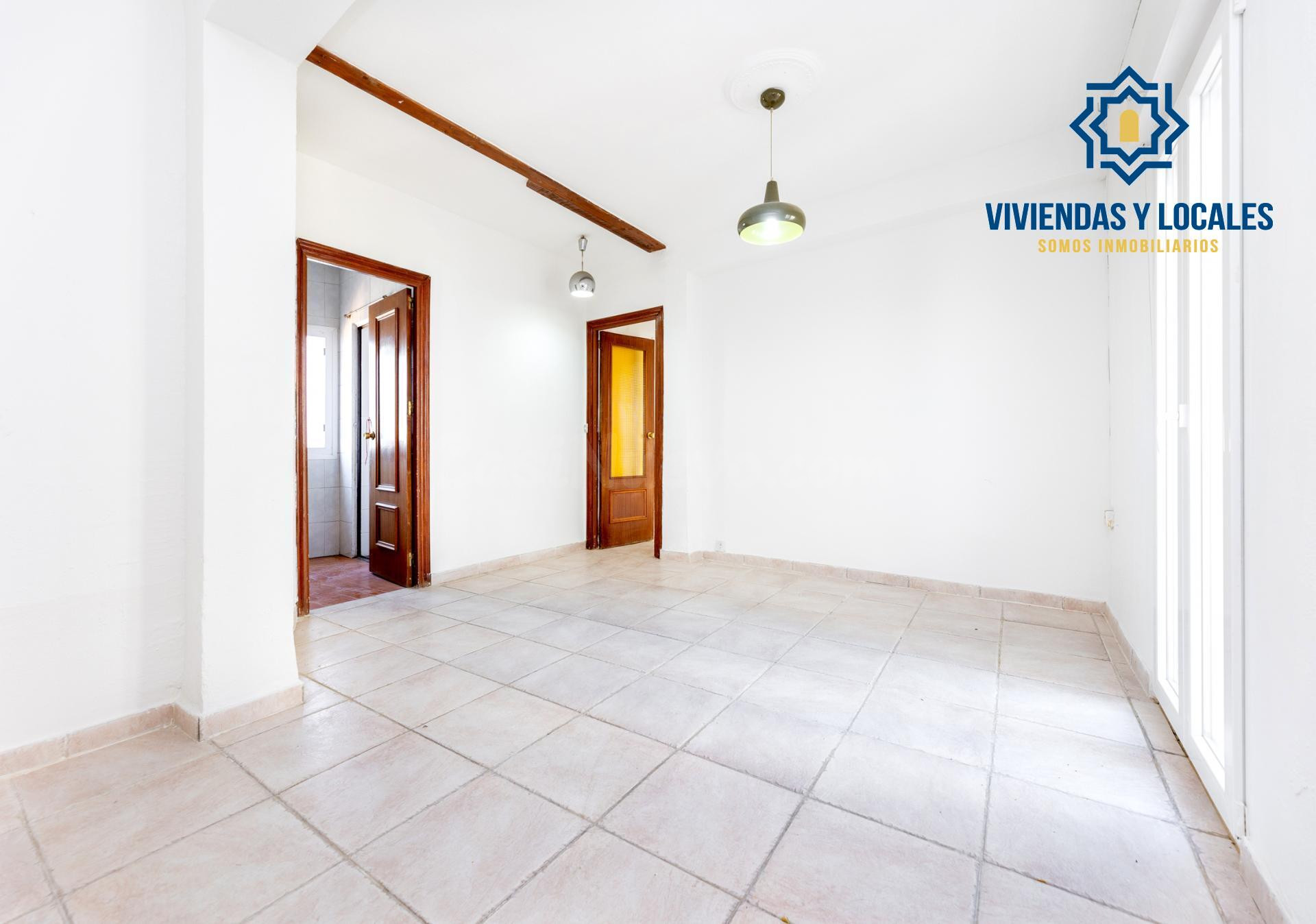 ☀️ Luz, balcón y ubicación: una oportunidad única en Acera d - foto 2