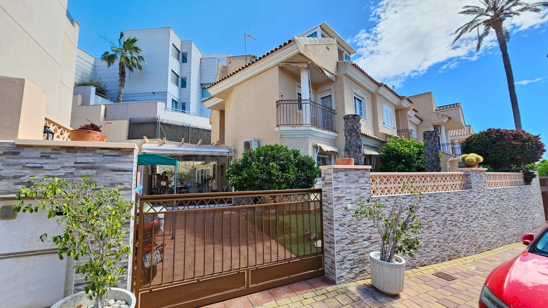 MARAVILLOSO CHALET EN MAZARRON
