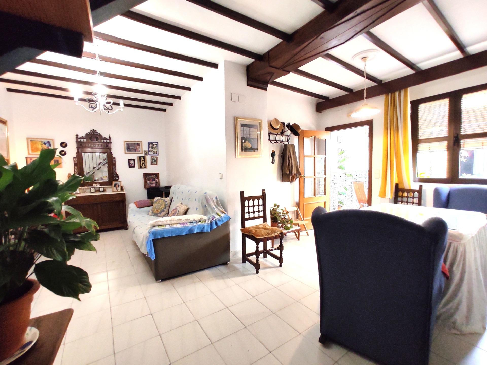 "Tu Hogar Soñado en Santa Marina: Encanto y Tradición en el 