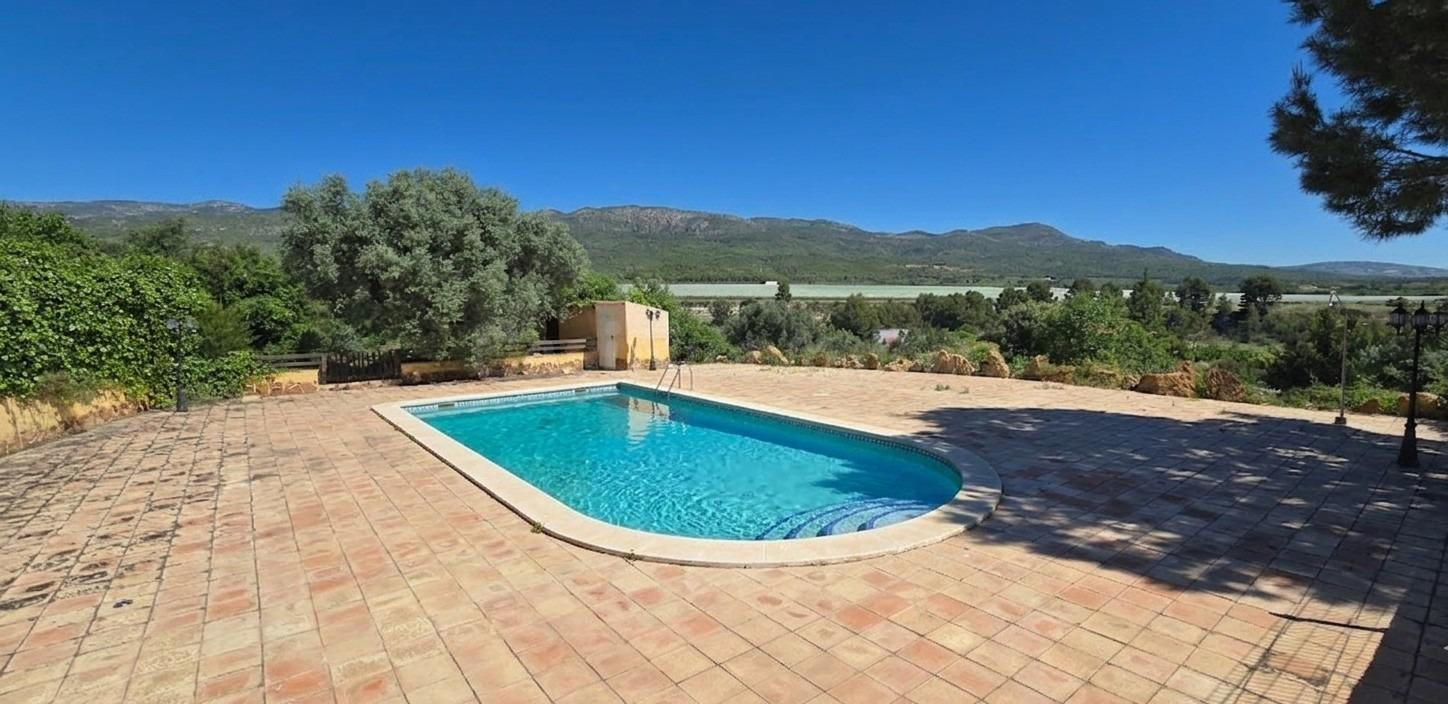 UN OASIS PRIVADO DONDE LA NATURALEZA Y EL CONFORT SE DAN LA 