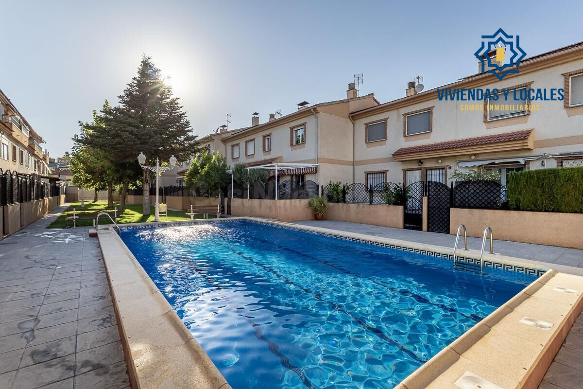 Casa en Ogijares con piscina comunitaria. - foto 2