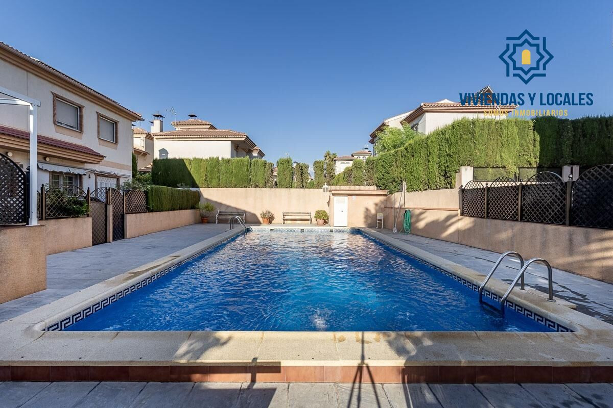 Casa en Ogijares con piscina comunitaria. - foto 3