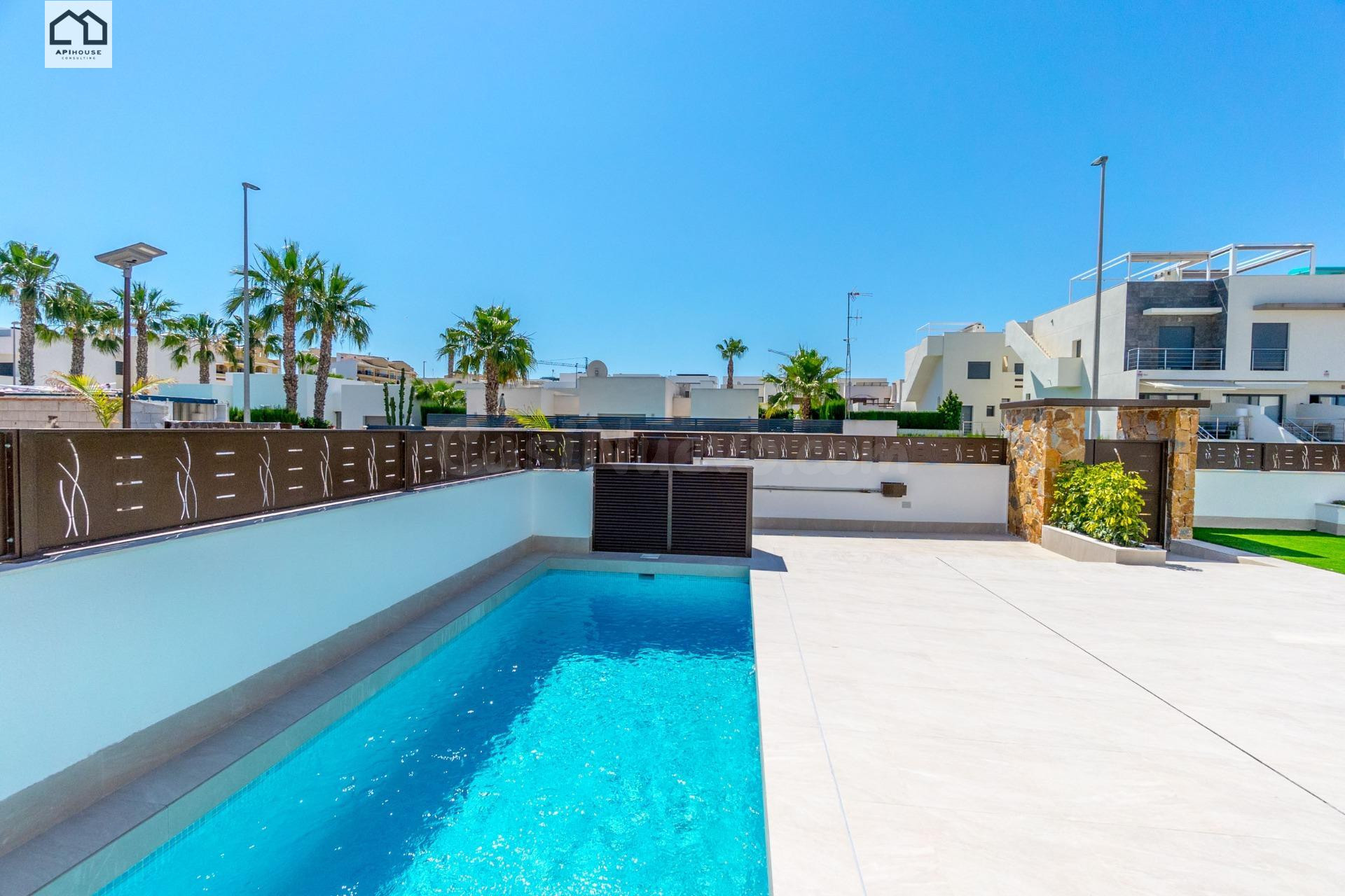 Adosado de obra nueva con piscina, solárium y acabados de lu - foto 2