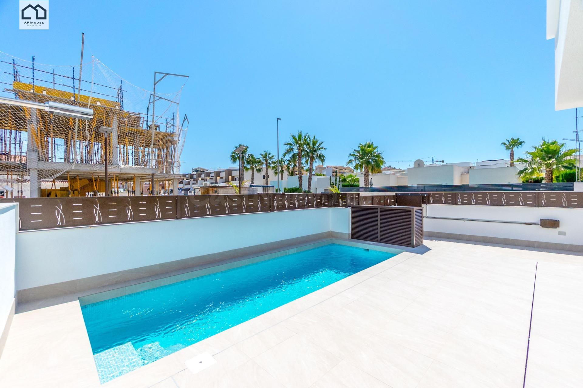 Adosado de obra nueva con piscina, solárium y acabados de lu - foto 3