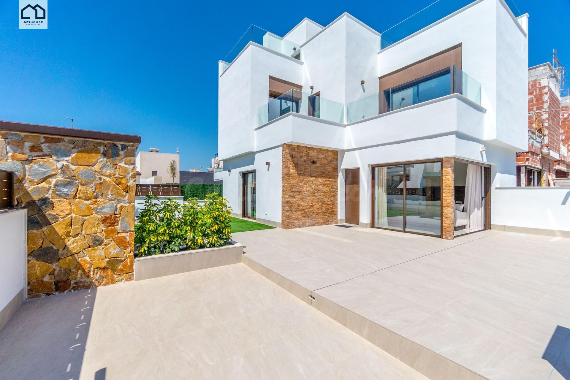Adosado de obra nueva con piscina, solárium y acabados de lu - foto 4